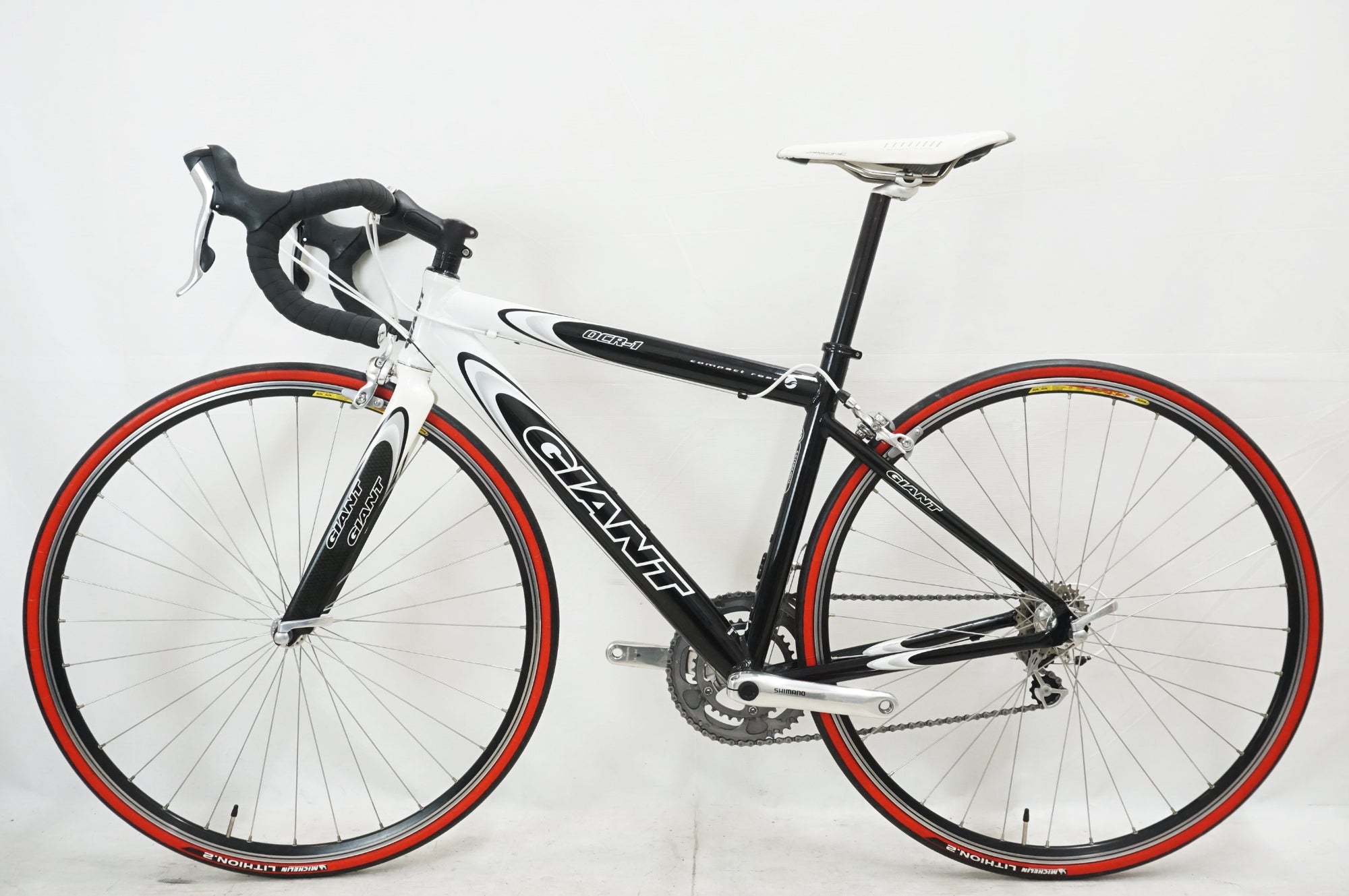 ジャイアント　ロードバイク MY25RevoltAdvanced2_ColorACarb