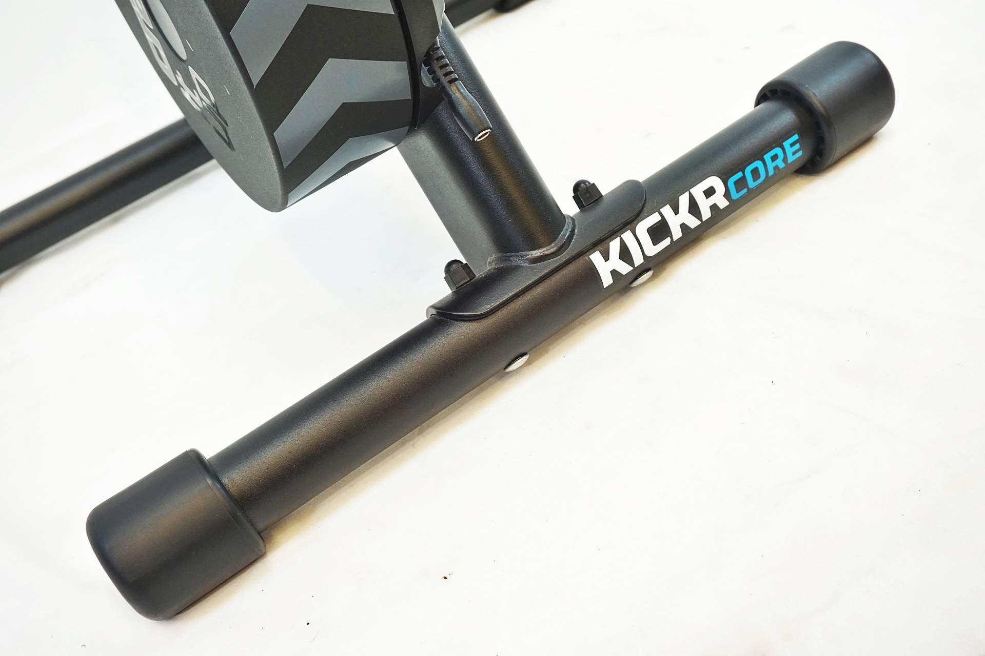 WAHOO 「ワフー」 KICKR CORE WF123 サイクルトレーナー / 有明ガーデン店