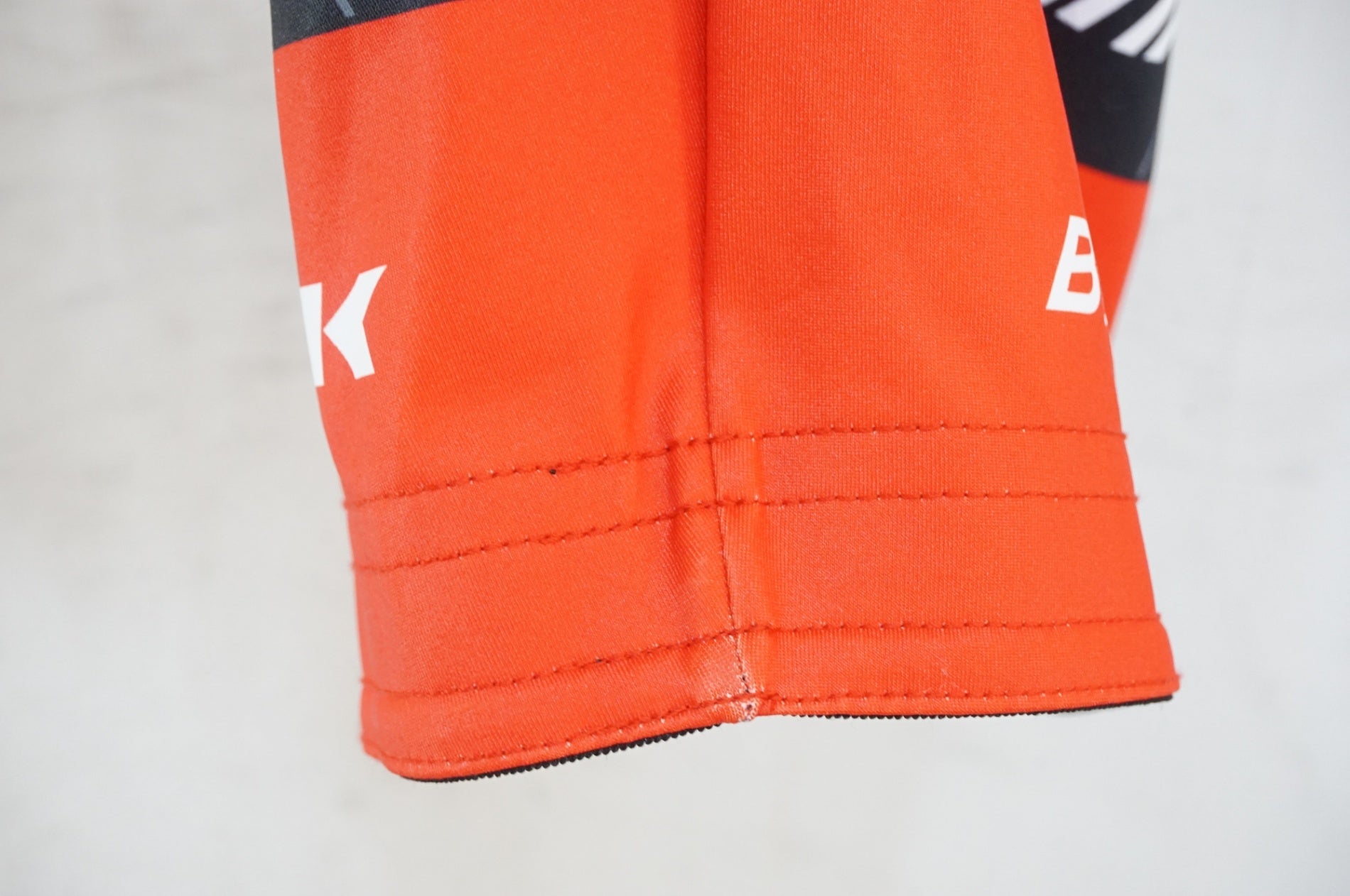 SANTINI 「サンティーニ」 TREK Mサイズ ビブショーツ / バイチャリ浦和ベース