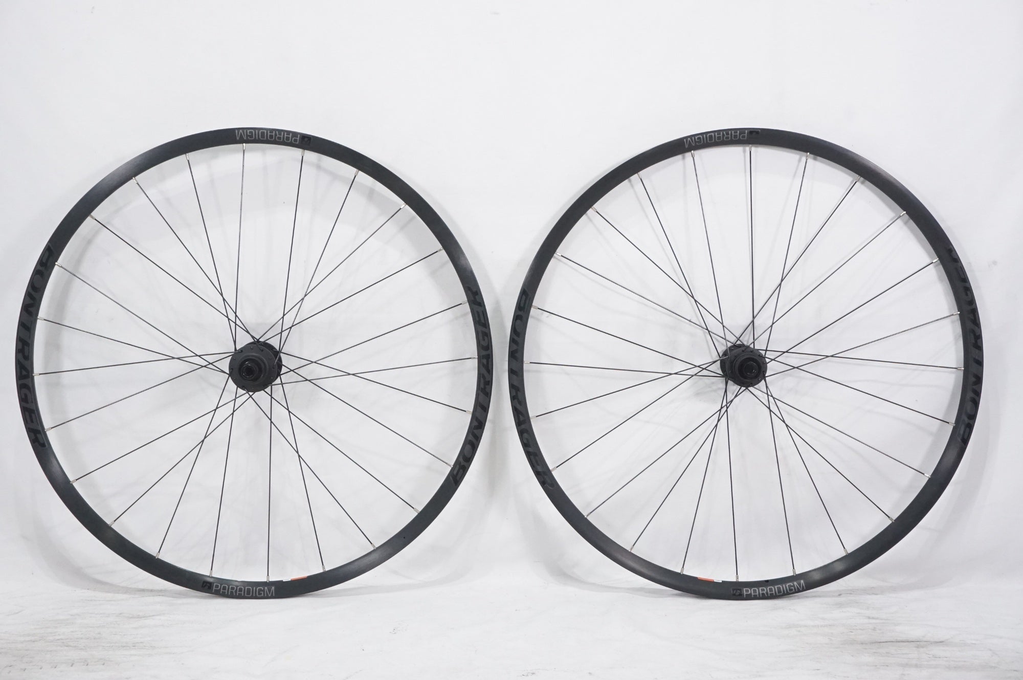 ※美品※BONTRAGER PARADIGM ELITE シマノフリー11s ボントレガー Paradigm Elite TLR ディスク ロード ホイール