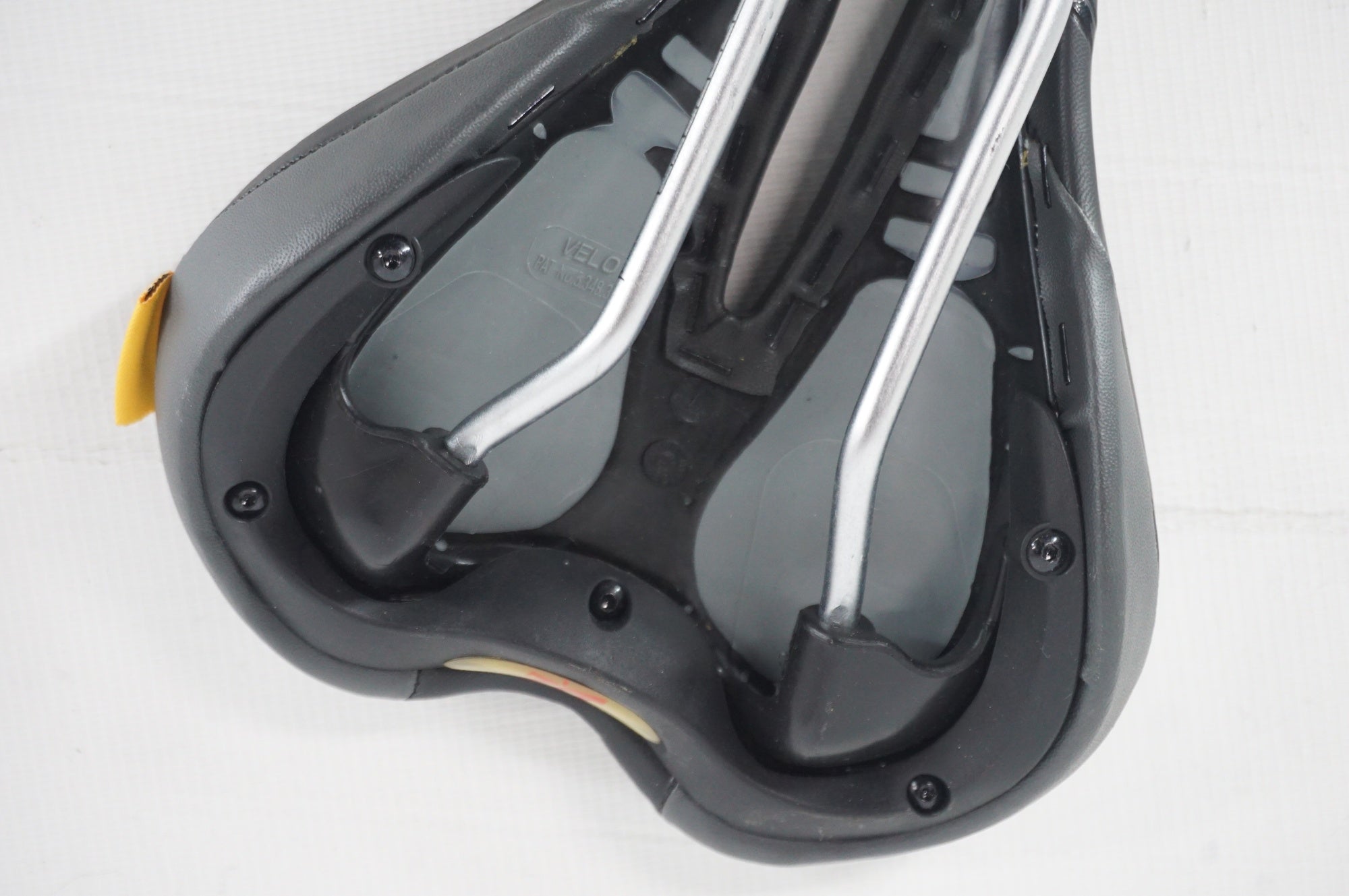 VELO 「ベロ」 サドル / 阪急塚口店