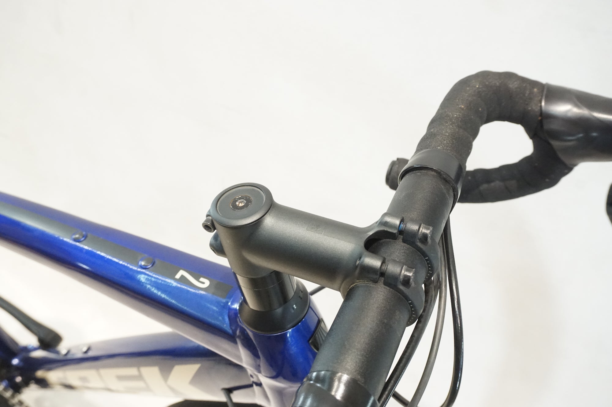 TREK 「トレック」 DOMANE AL2 DISC 2023年モデル ロードバイク / 横浜