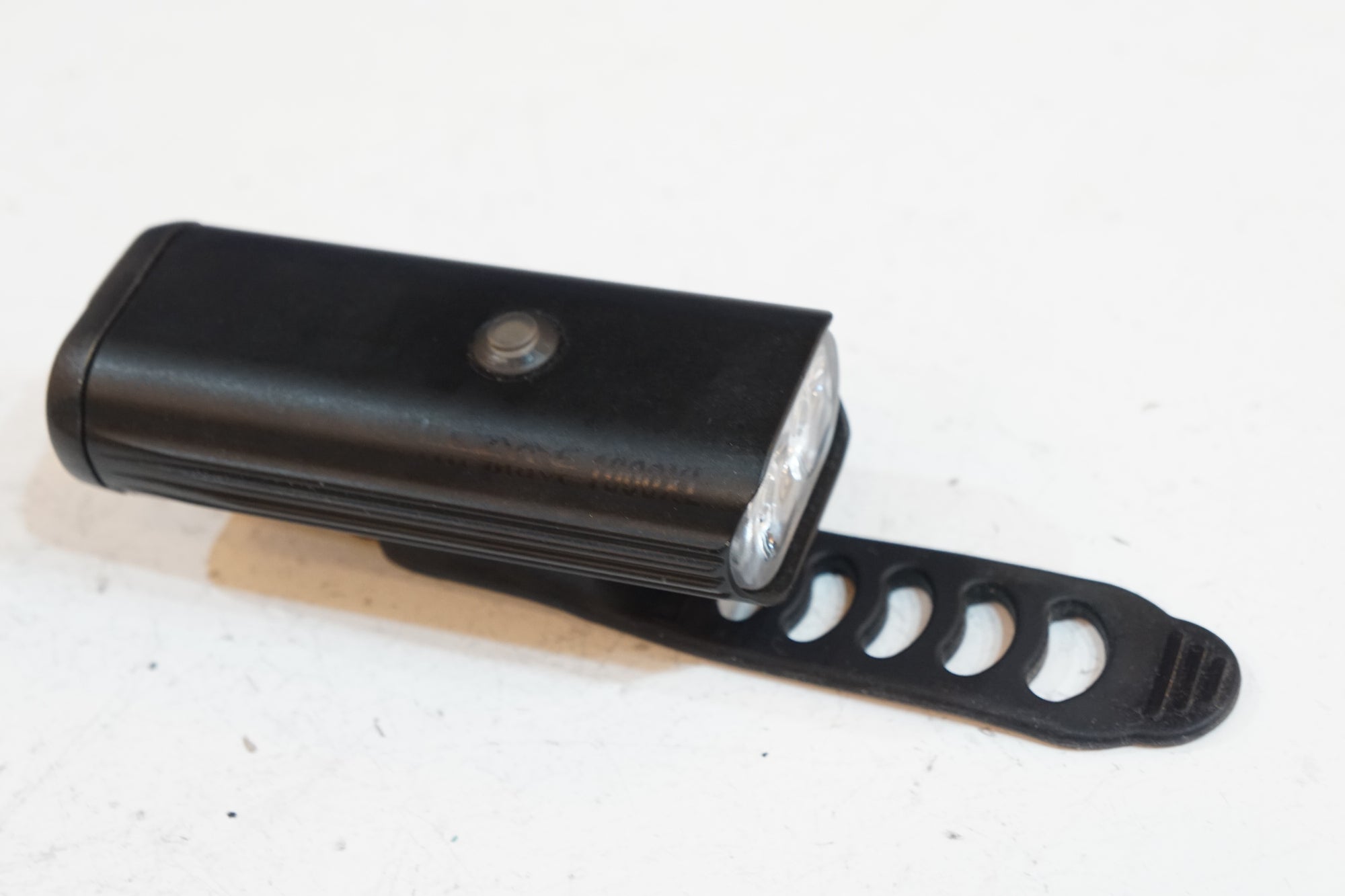 LEZYNE 「レザイン」 1000XL フロントライト / バイチャリ浦和ベース