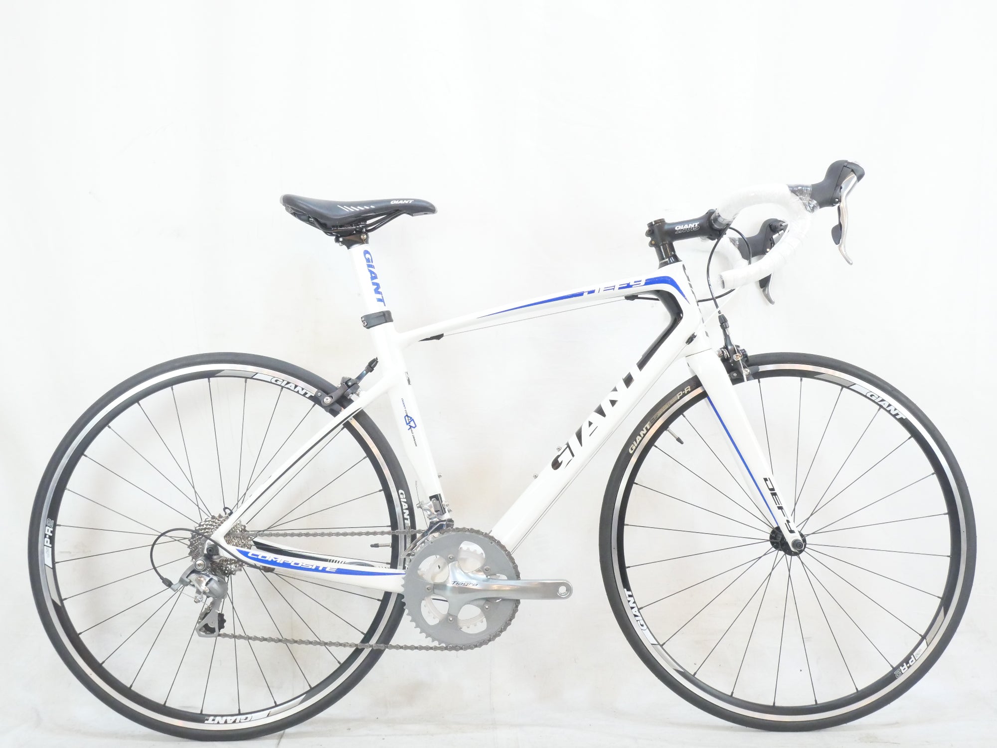 GIANT 「ジャイアント」 DEFY COMPOSITE 3 2013年モデル ロードバイク / バイチャリ浦和ベース