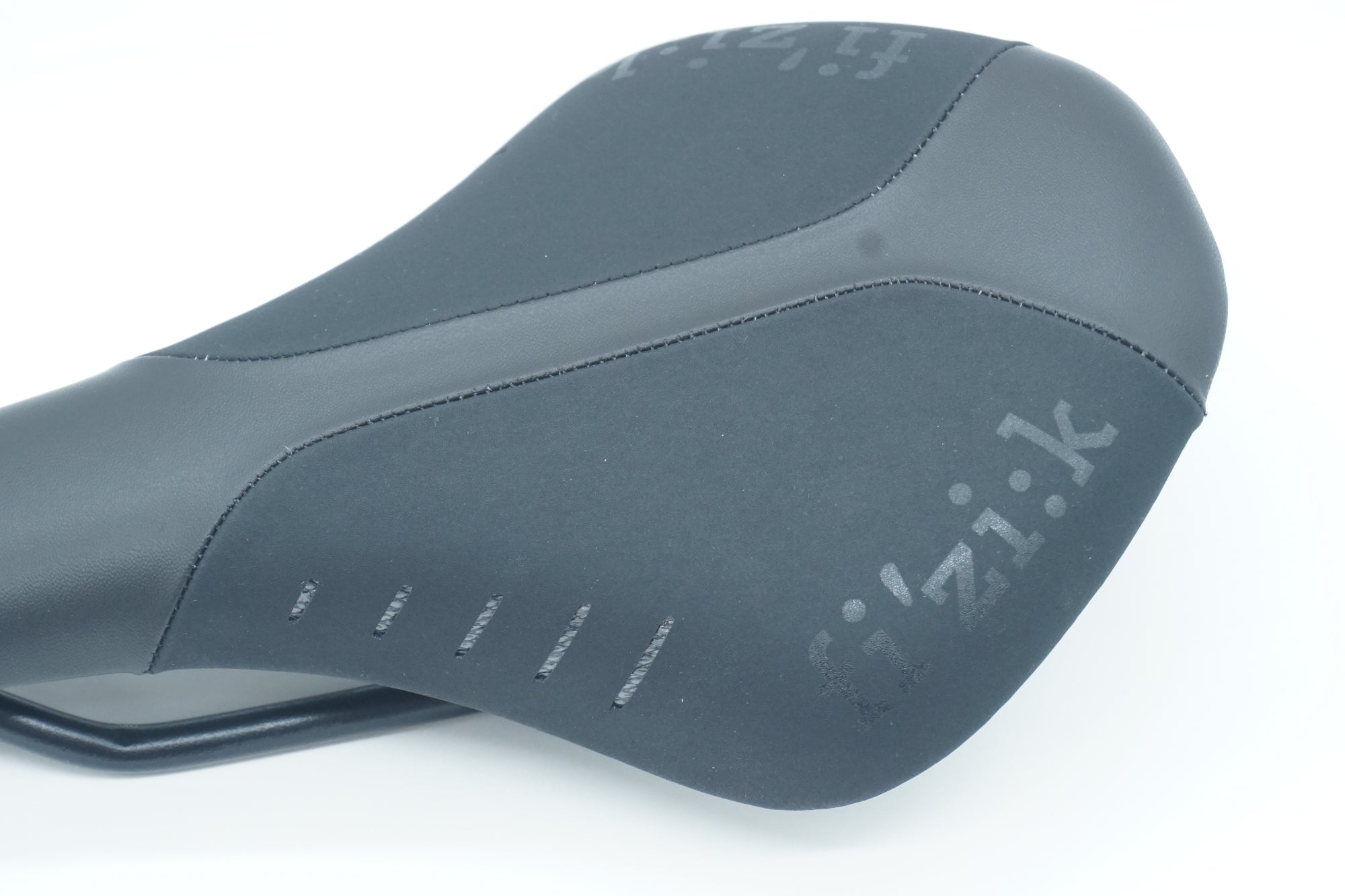 FIZIK 「フィジーク」 ARIANTE R7 サドル / 京都西院店