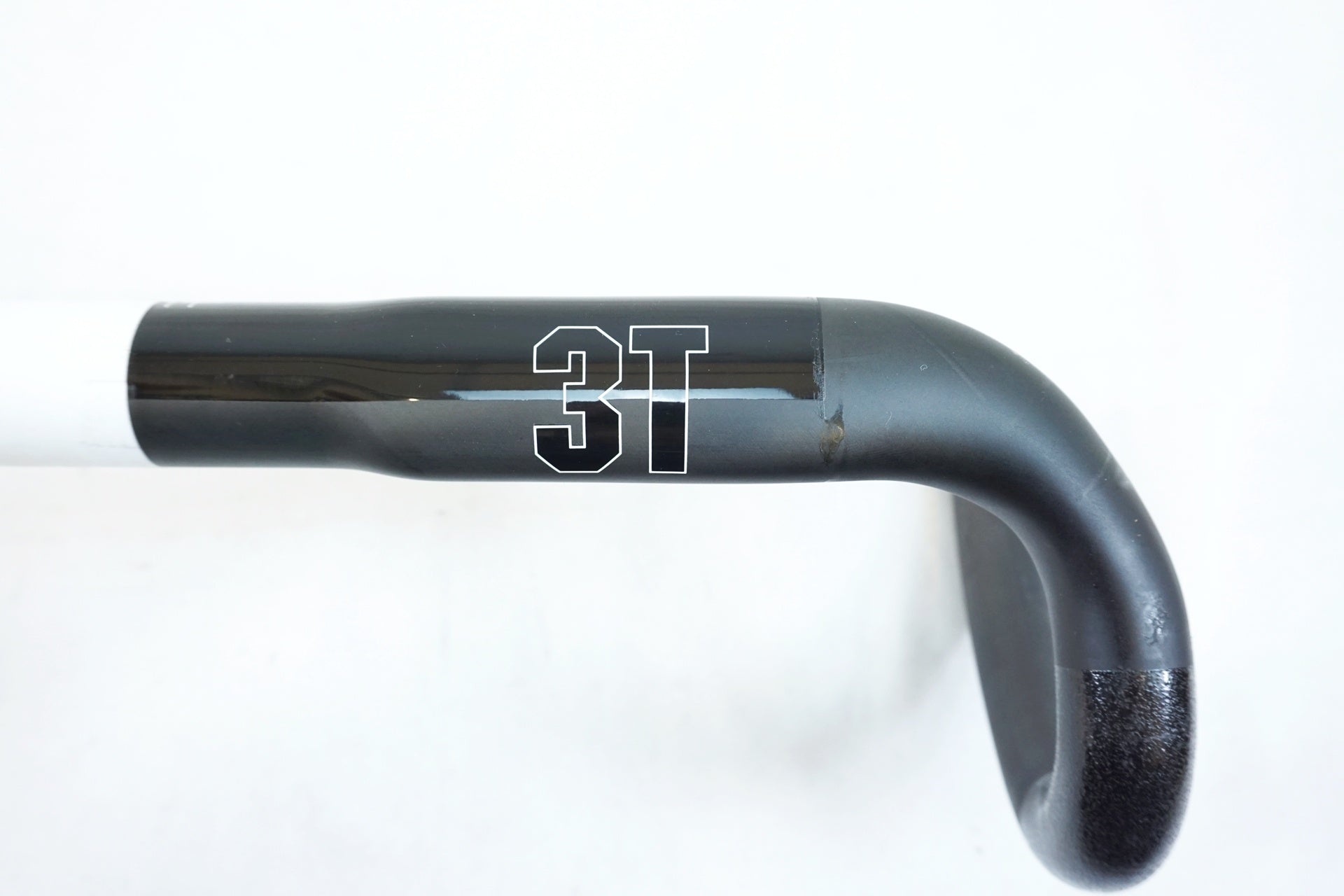 3T 「スリーティー」 ERGONOVA TEAM Φ31.8mm 420mm カーボンハンドル / 有明ガーデン店