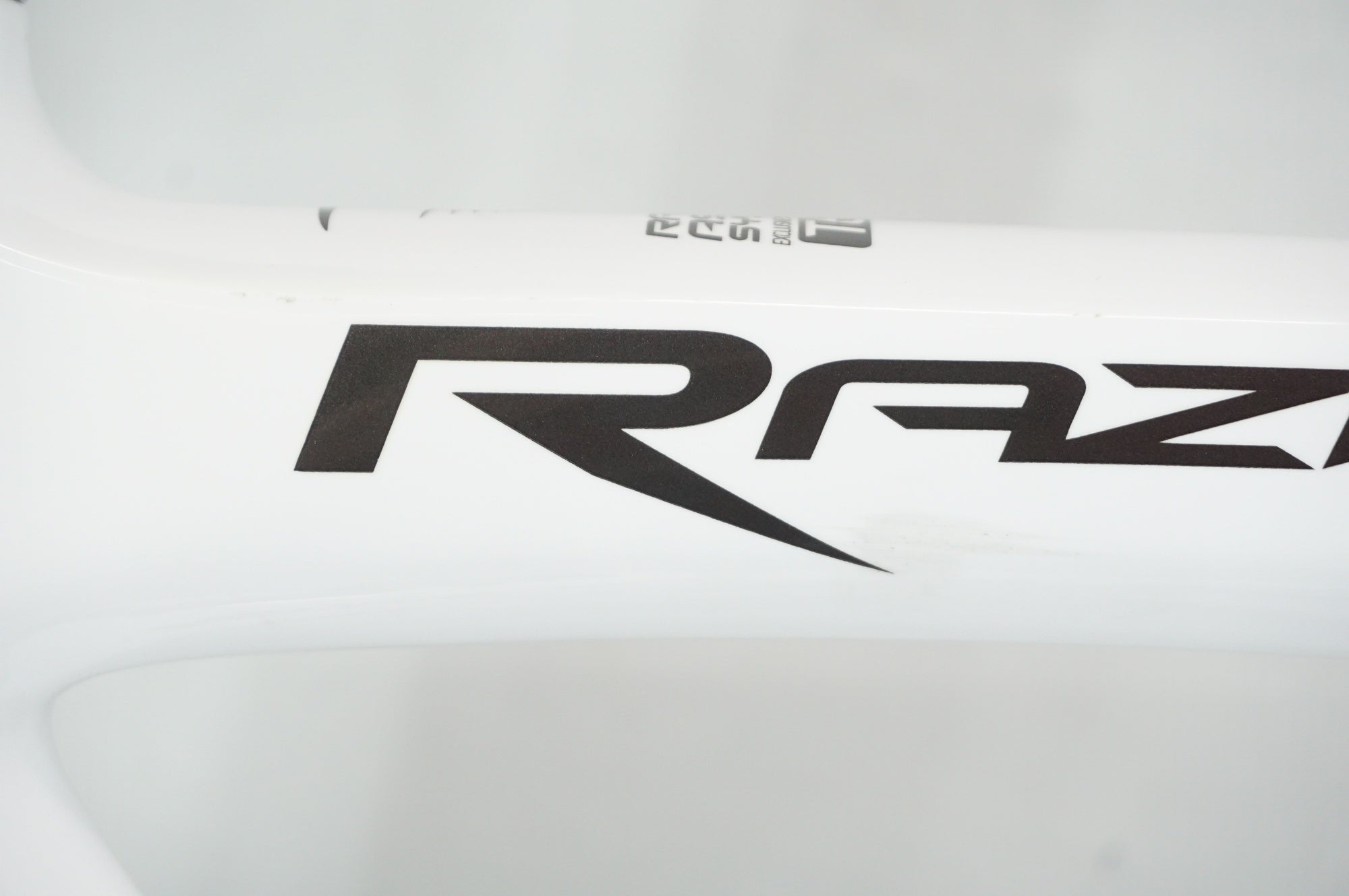 PINARELLO 「ピナレロ」 RAZHA DISK 105 2023年モデル ロードバイク / 阪急塚口店