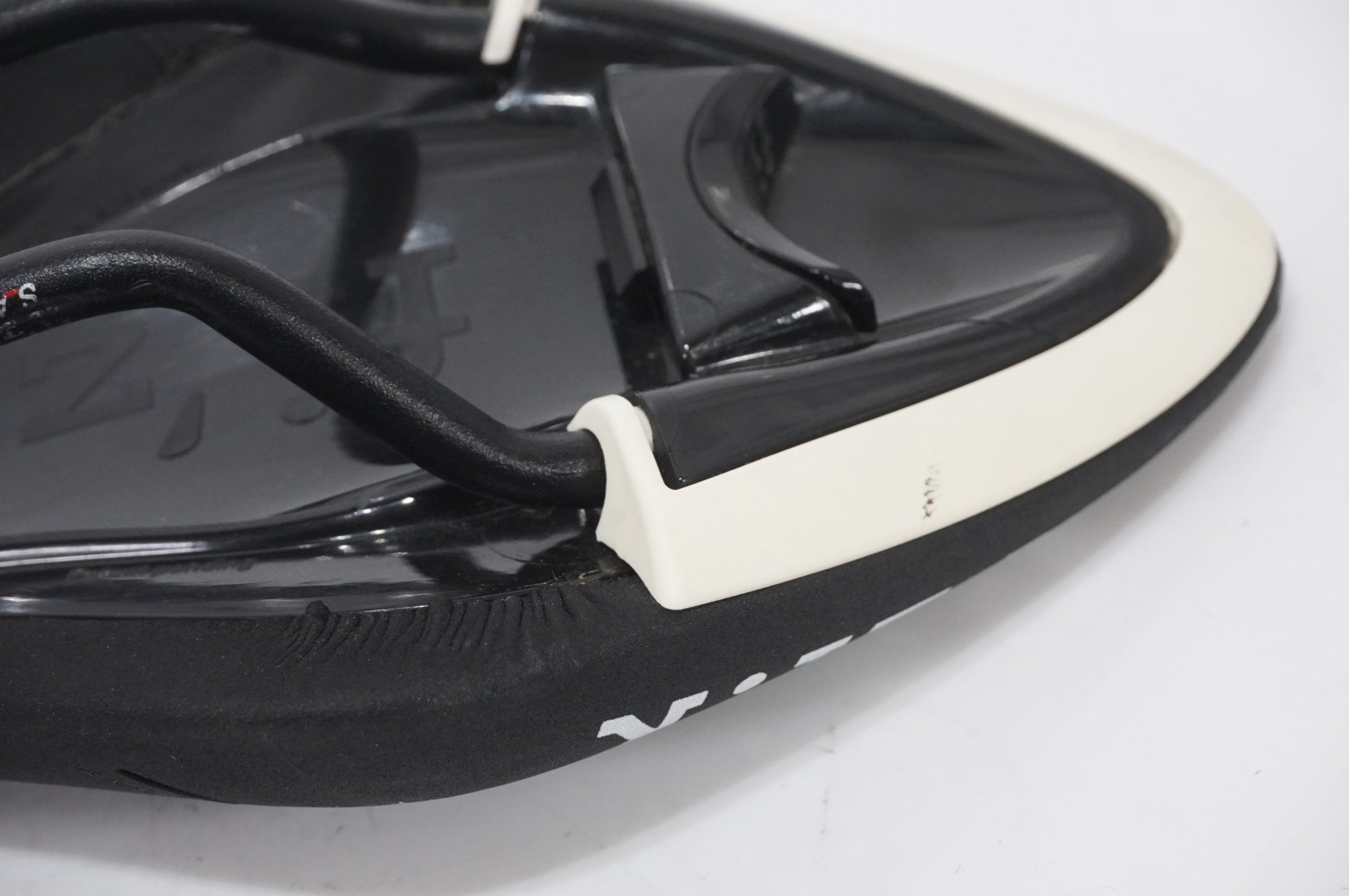 FIZIK 「フィジーク」 ARIONE R7 サドル / AKIBA店