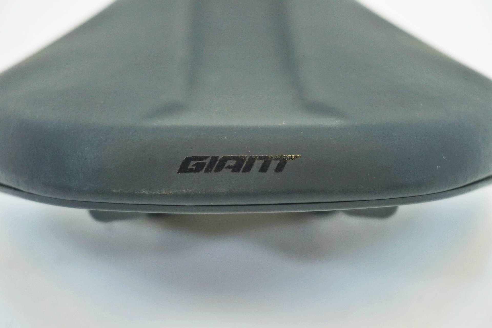 SELLE ROYAL 「セラロイヤル」 GROUP GIANTロゴ サドル / 有明ガーデン店