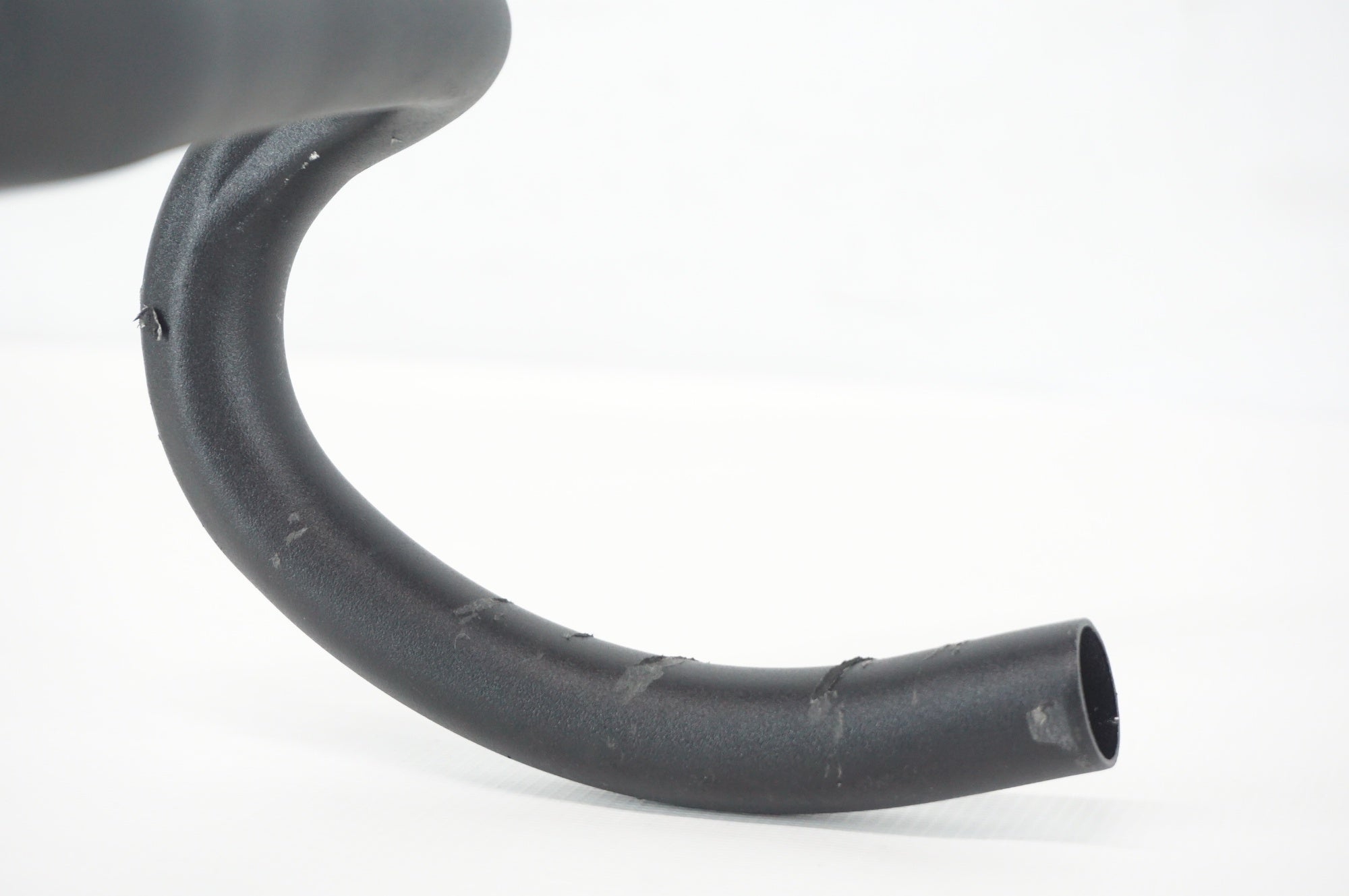 TNI 「ティーエヌアイ」 ERGONOMIC SHALLOW Φ31.8 400mm  ハンドル / 阪急塚口店