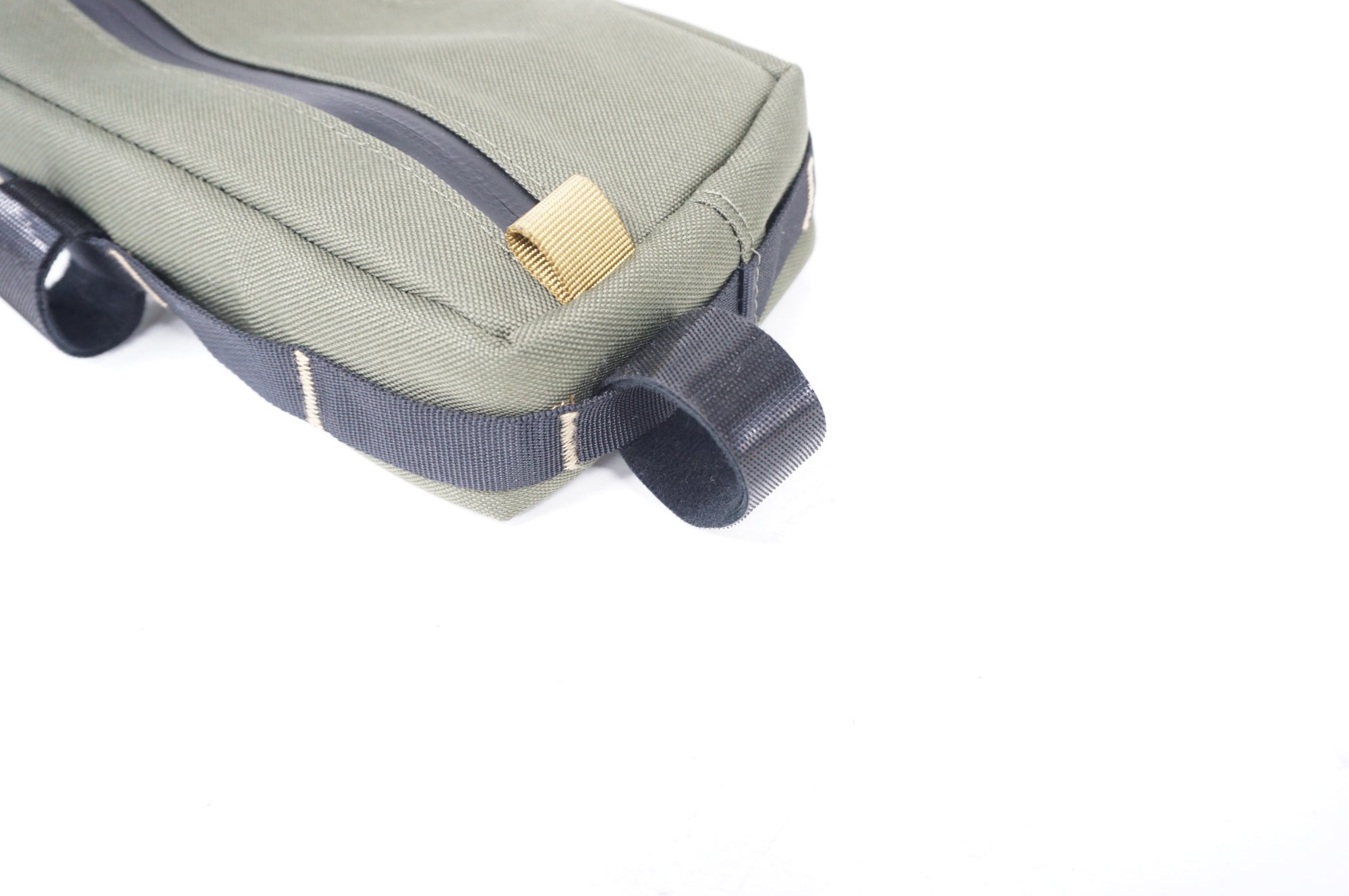 AGU 「アグ」 VENTURE FRAME PACK MEDIUM フレームバッグ / 阪急塚口店