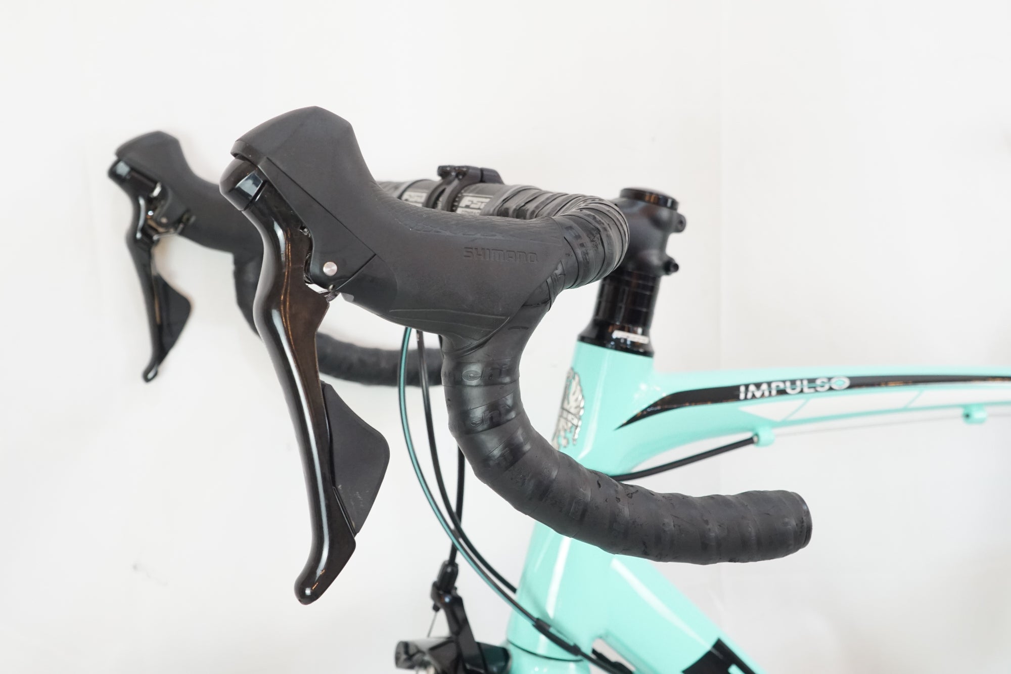 アメリカ通販ファッション BIANCHI 「ビアンキ」 ロードバイク 2019年モデル 105 IMPLUSO 自転車本体