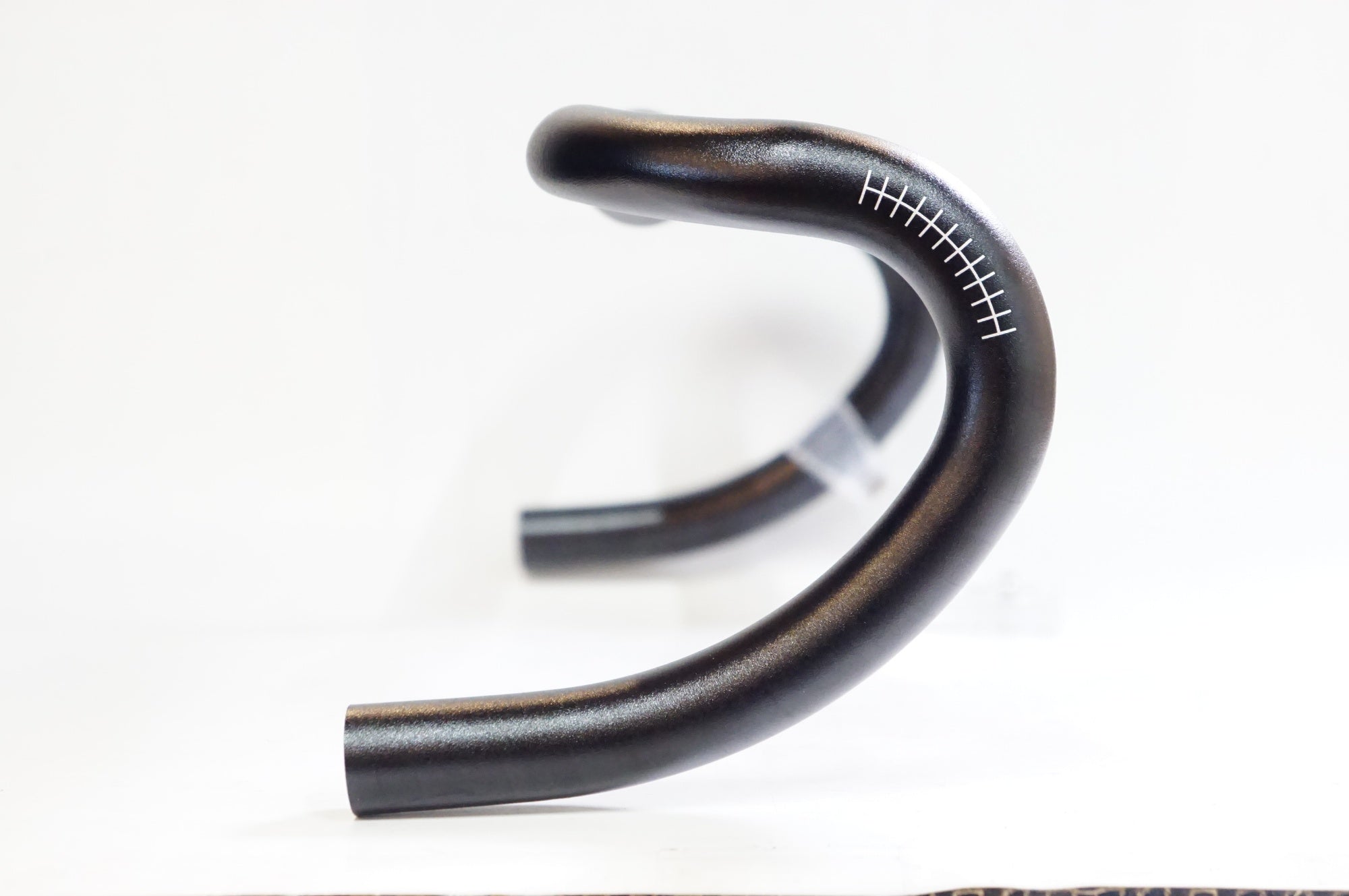 ZIPP 「ジップ」 SERVICE COURSE 80 ERGO 420mm φ31.8 ハンドル / 熊谷本店