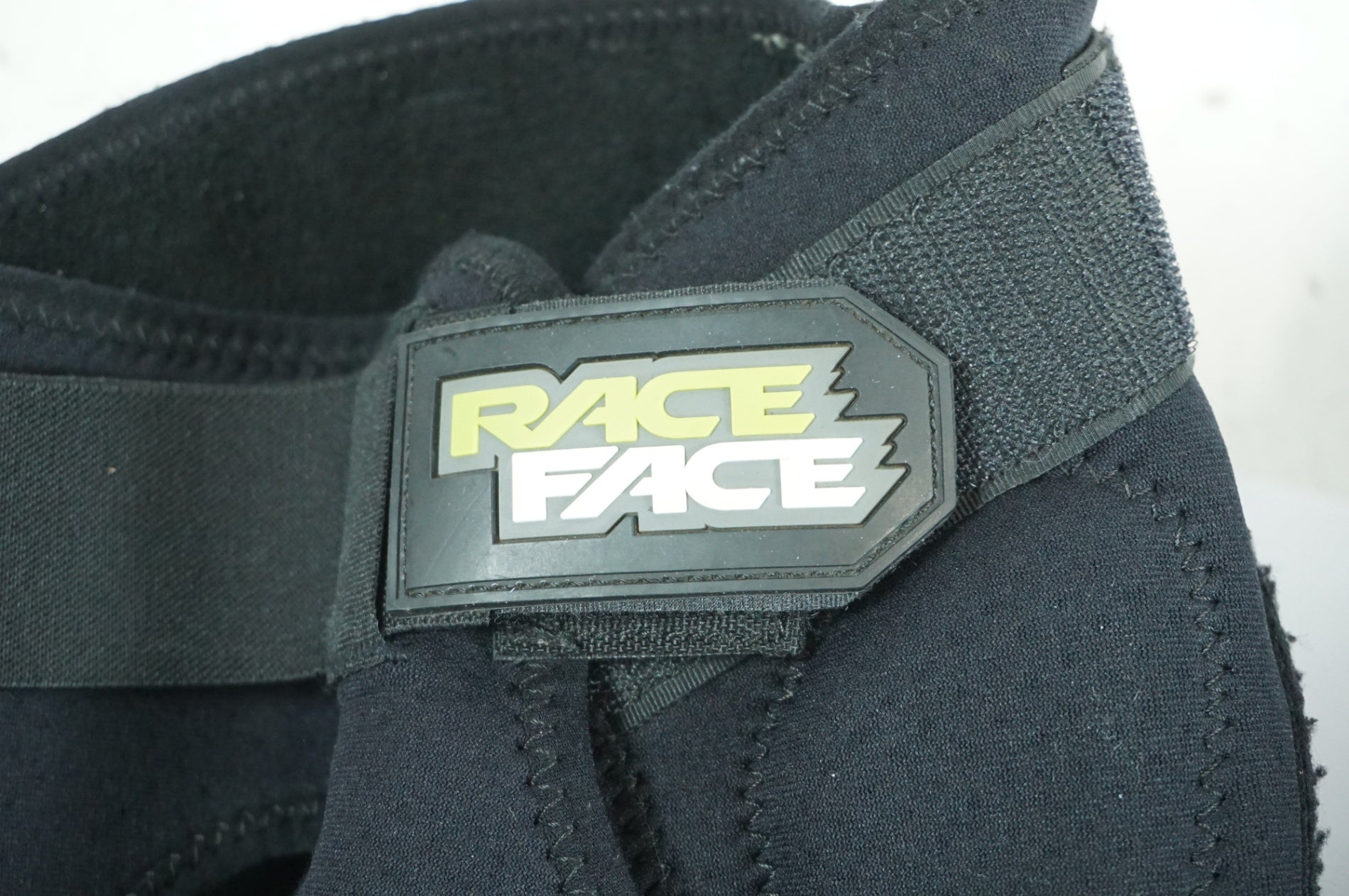 RACEFACE 「レースフェイス」 AMBUSH ニーガード / 宇都宮店