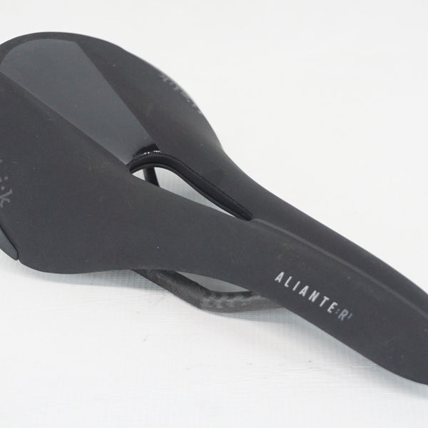 FIZIK 「フィジーク」 ALIANTE R1 OPEN サドル / 阪急塚口店