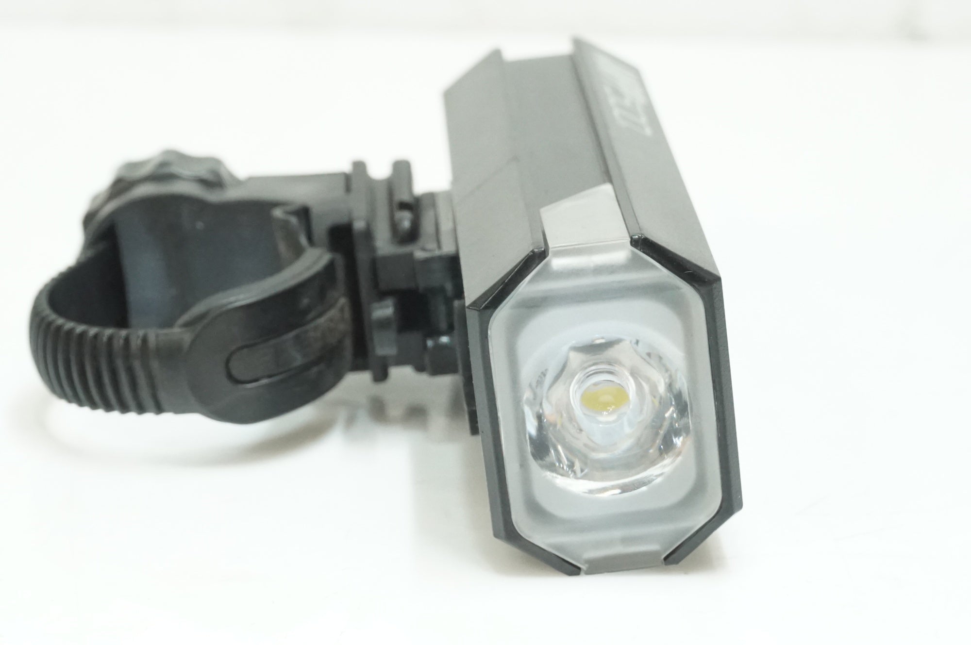 CATEYE 「キャットアイ」 AMPP500 フロントライト / 大宮店