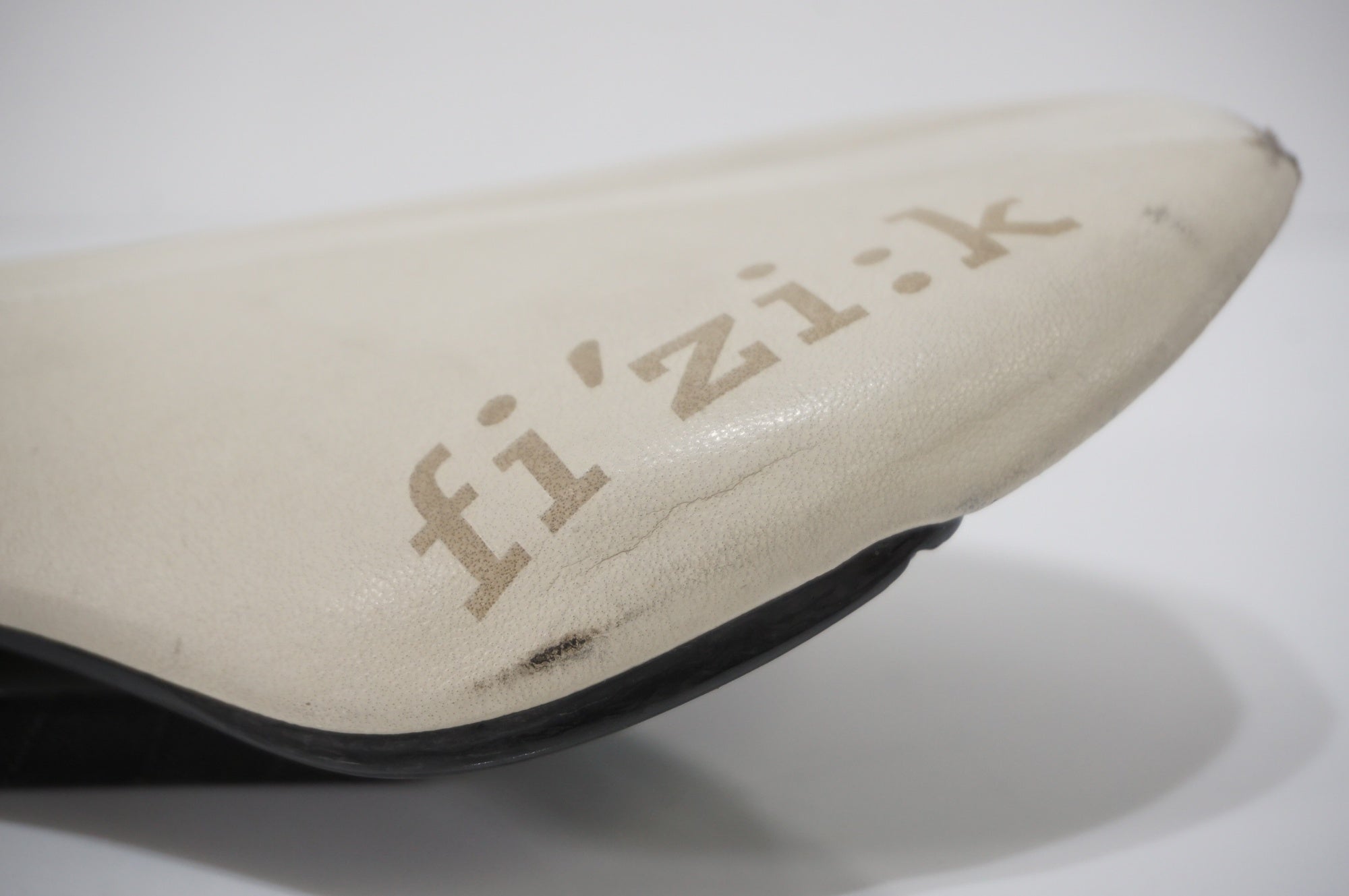 FIZIK 「フィジーク」 TUNDRA BRAIDED サドル / AKIBA店