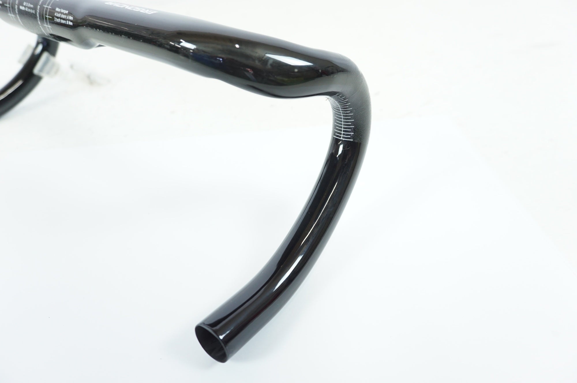 3T 「スリーティー」 ERGONOVA TEAM φ31.8 400mm カーボンハンドル