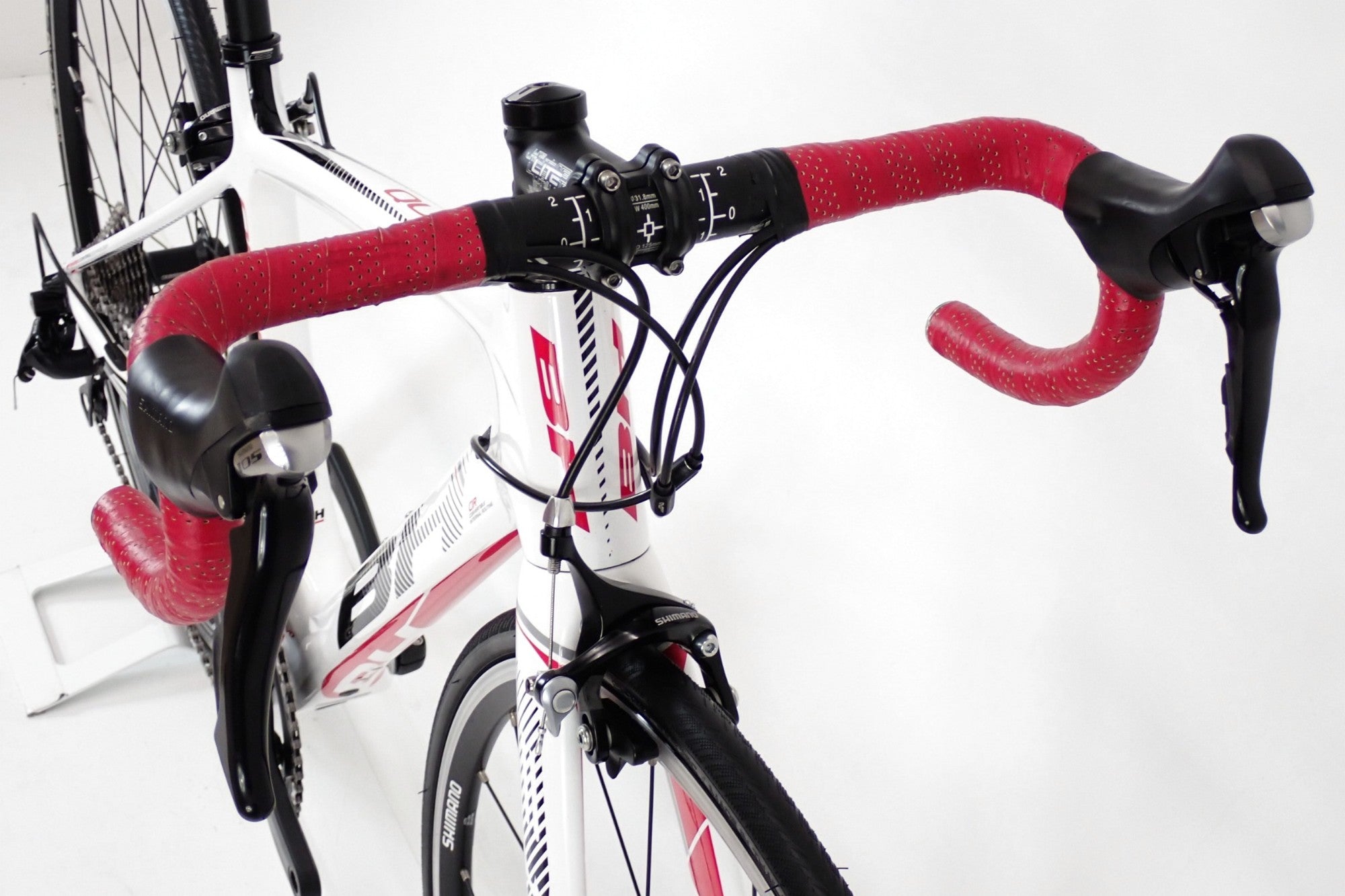 フルカーボン BH Quartz 105 2016年モデル [ホワイト/レッド] BH 「ビーエイチ」 QUARTZ 2016年モデル ロードバイク / 伊勢崎店