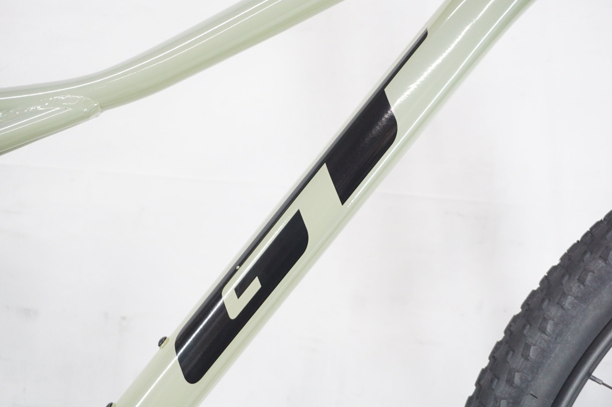 GT 「ジーティー」 AVALANCHE ELITE 2021年モデル マウンテンバイク