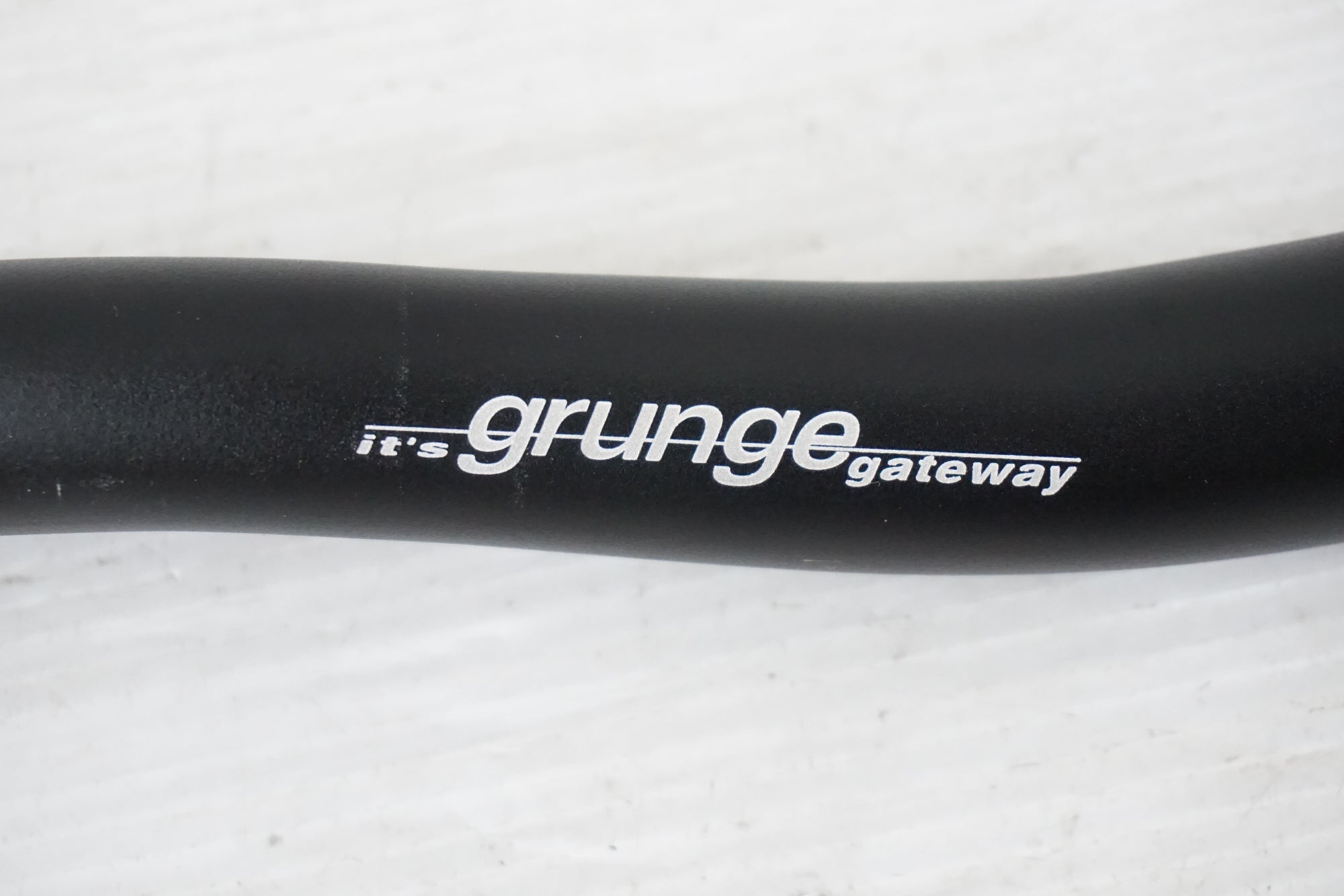 GRUNGE 「グランジ」 GATEWAY Φ25.2 552mm ハンドル / 奈良店