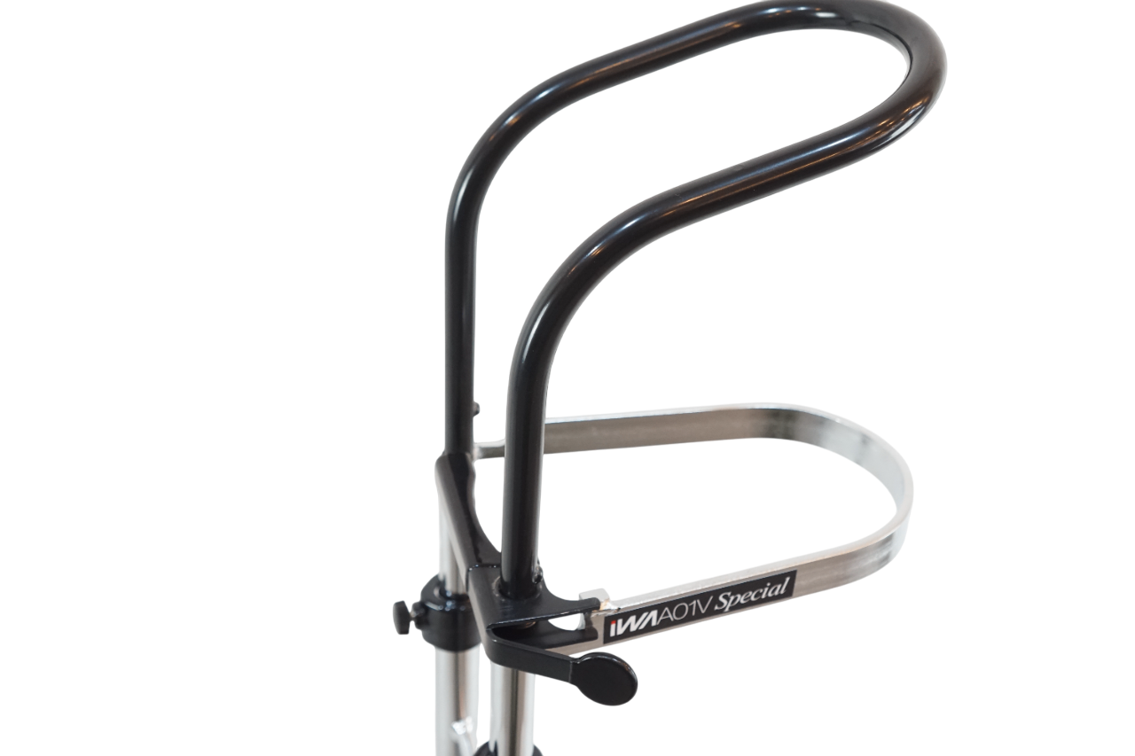 IWA 「イワ」 A01V SPECIAL ディスプレイスタンド/ バイチャリ浦和ベース