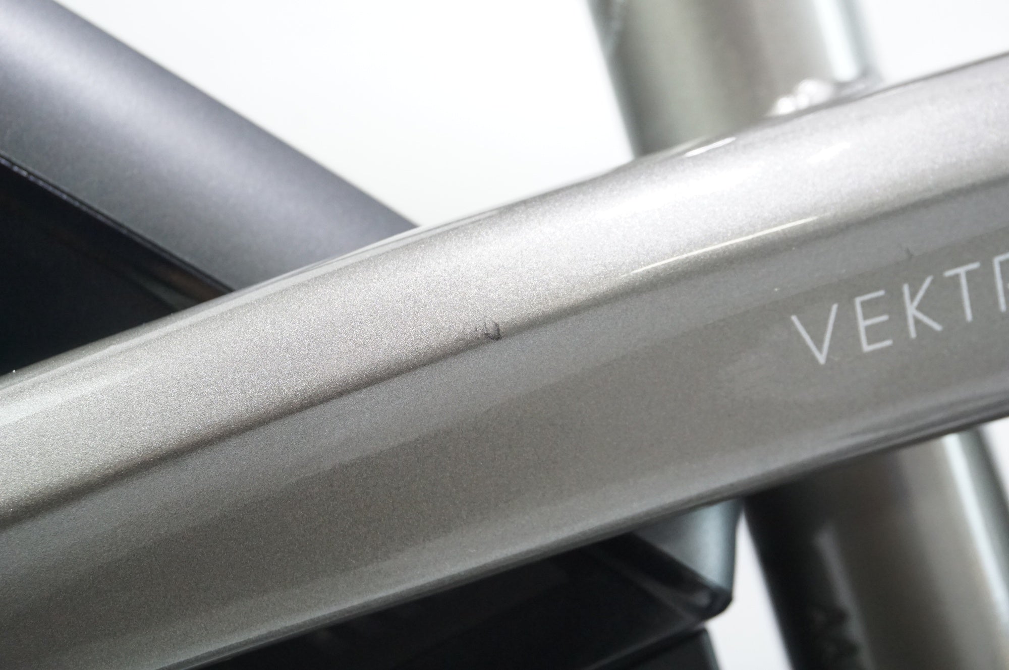 TERN 「ターン」 VEKTRON S10 2024年モデル 20インチ 電動アシスト自転車 / 中目黒店