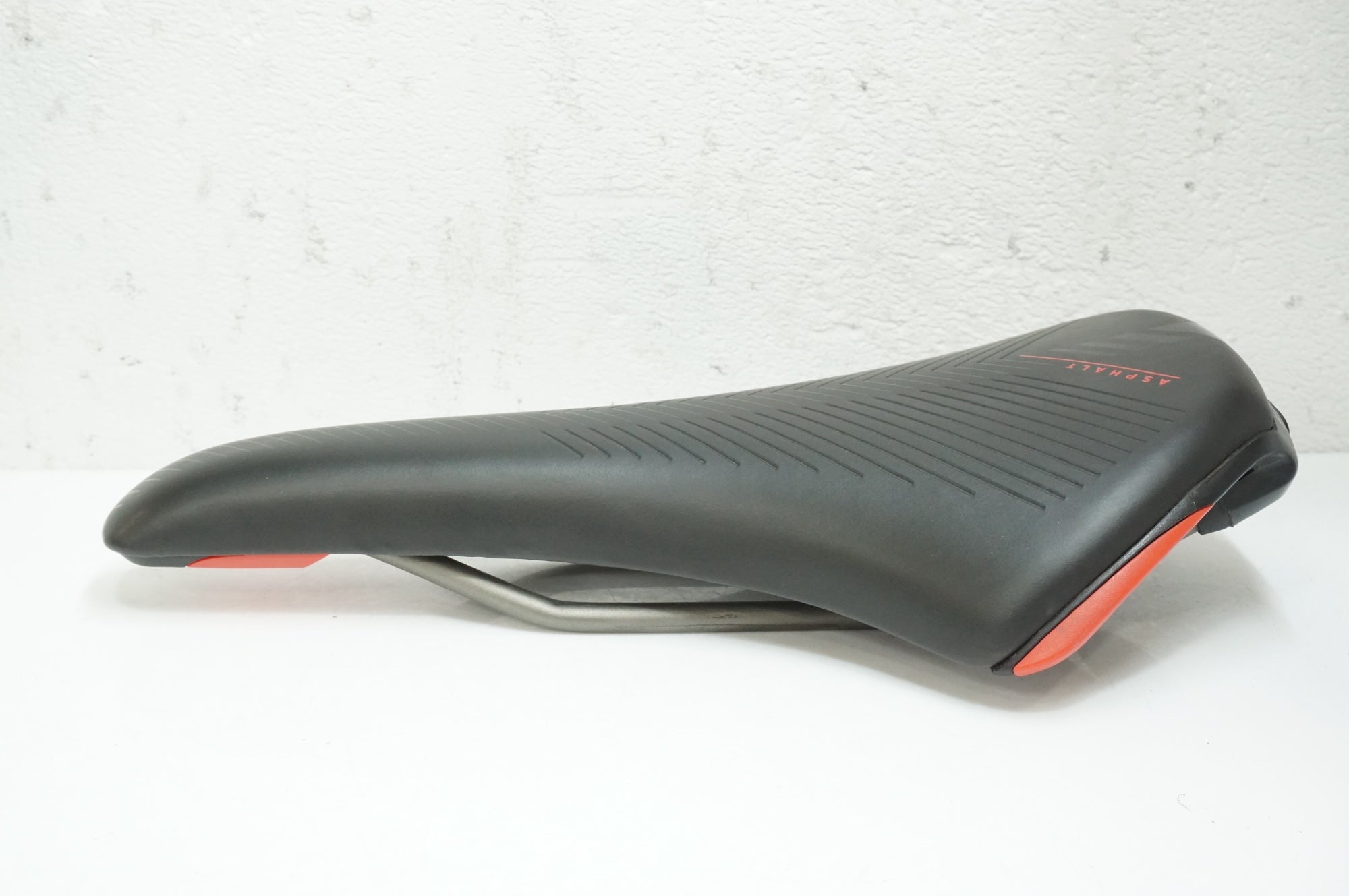 SELLE ROYAL 「セラロイヤル」 ASPHALT サドル / 大宮店