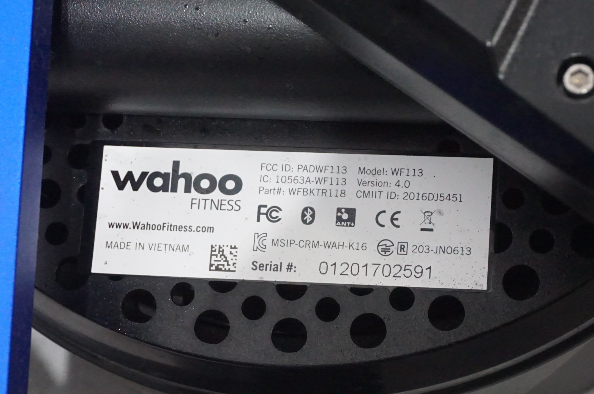 WAHOO 「ワフー」 KICKR V4 WF113 スマートトレーナー / AKIBA店