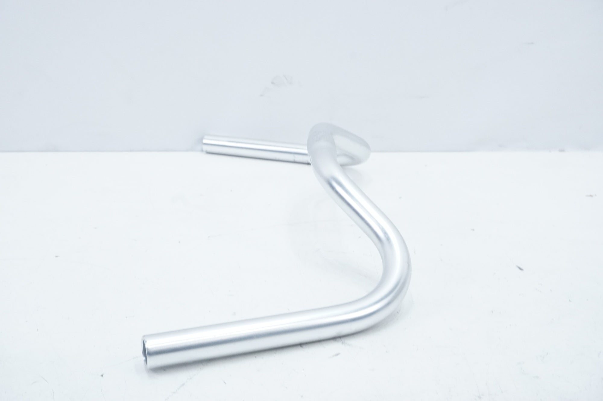 NITTO 「ニットー」 B302 490mm φ25.4 ブロムナード ハンドル / 大宮店
