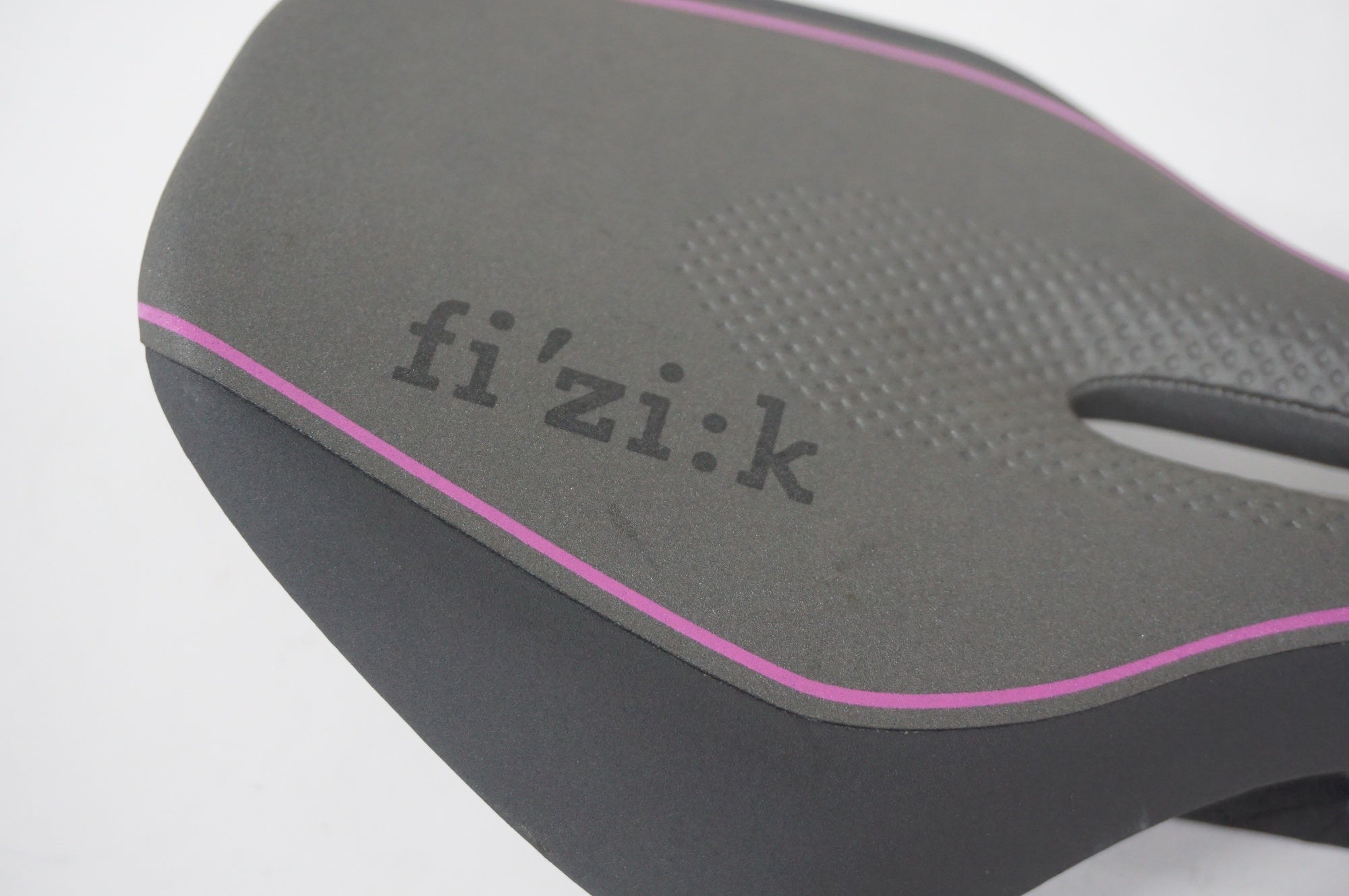 FIZIK 「フィジーク」 LUCE MOBIUS サドル / 阪急塚口店