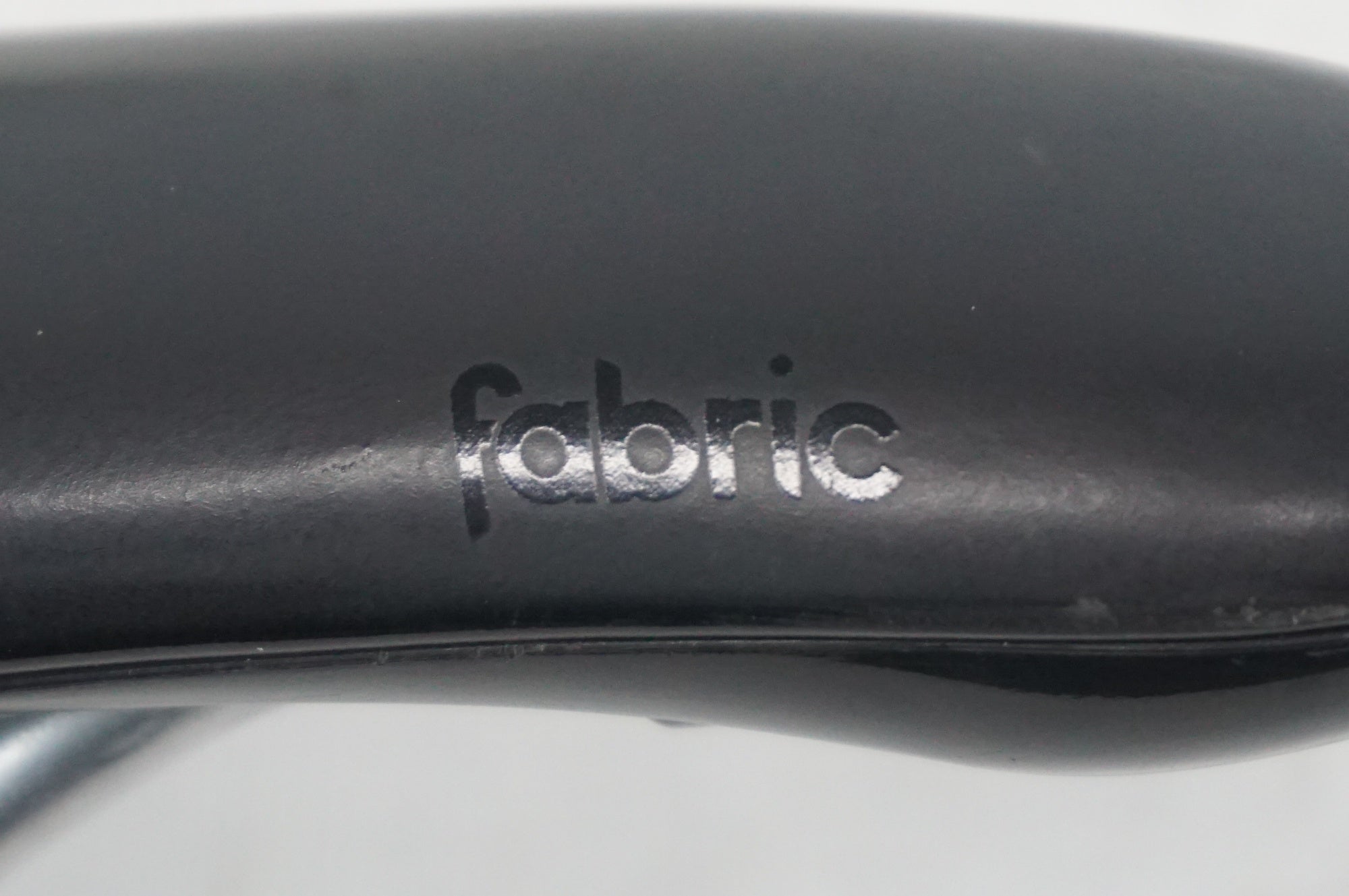 FABRIC 「ファブリック」 SCOOP SPORT SHALLOW サドル / 阪急塚口店