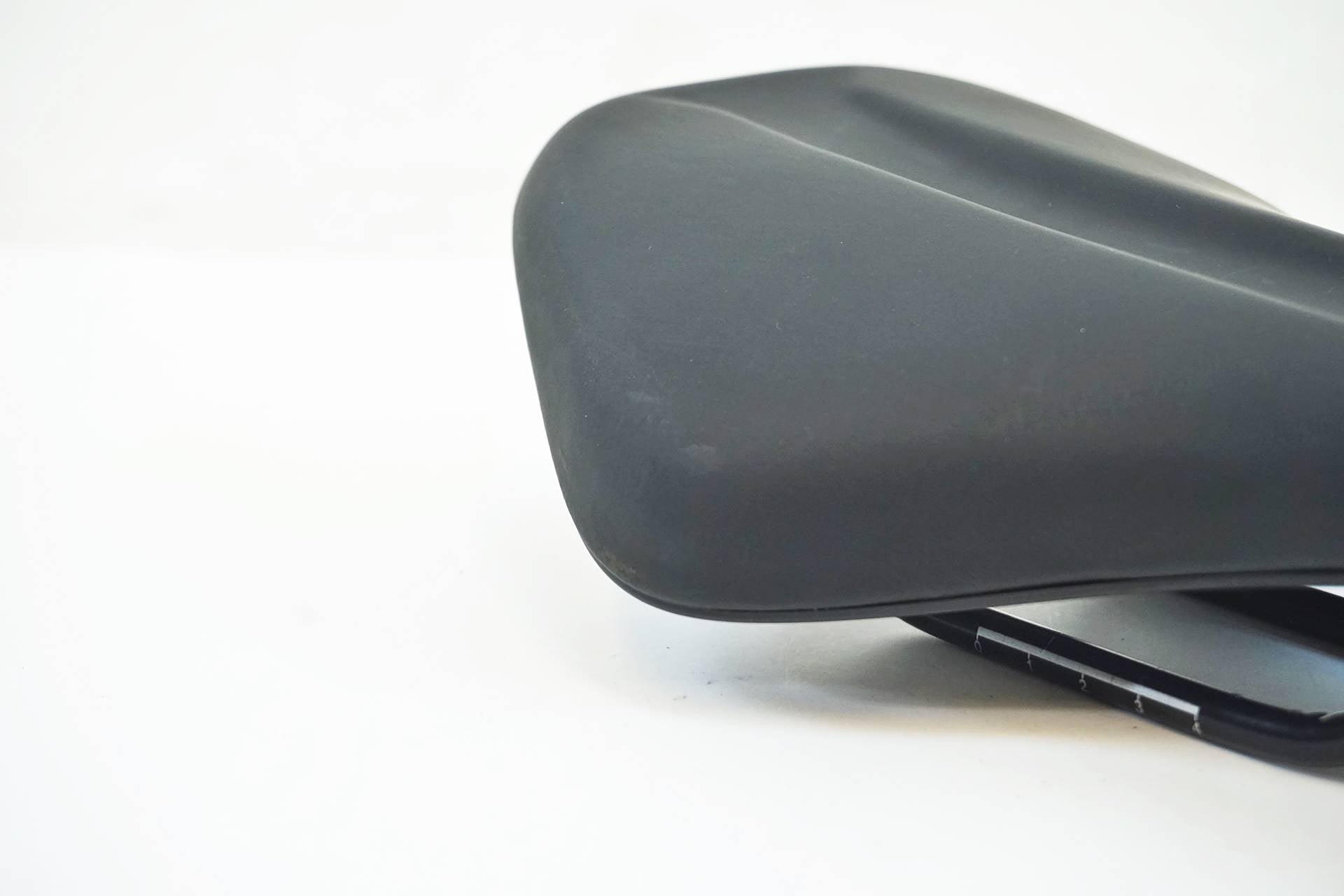 SELLE ROYAL 「セラロイヤル」 GROUP GIANTロゴ サドル / 有明ガーデン店