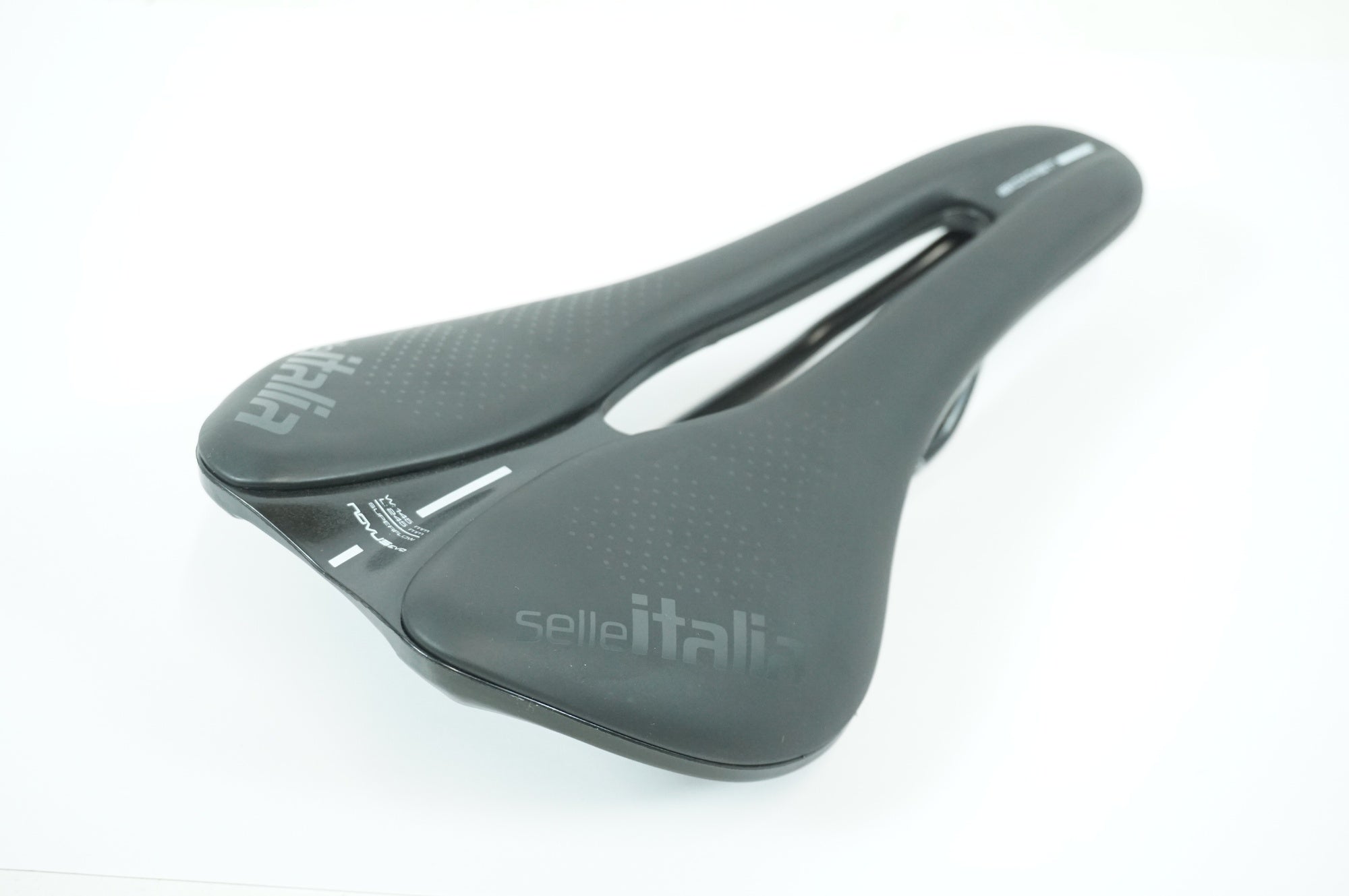 SELLE ITALIA 「セライタリア」 NOVUS BOOST EVO SUPERFLOW サドル