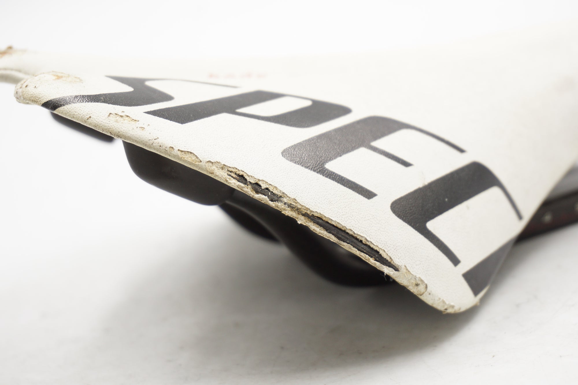 SPECIALIZED 「スペシャライズド」 CHICANE サドル / 奈良店