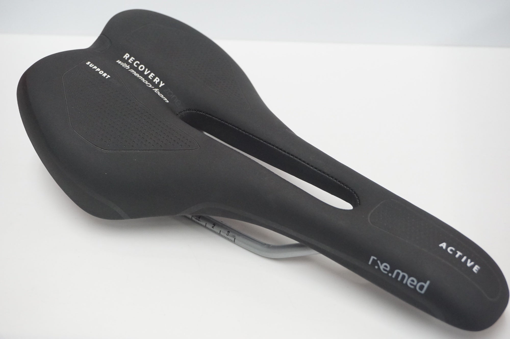 SELLE ROYAL 「セラロイヤル」 R.E.MED サドル / 福岡店
