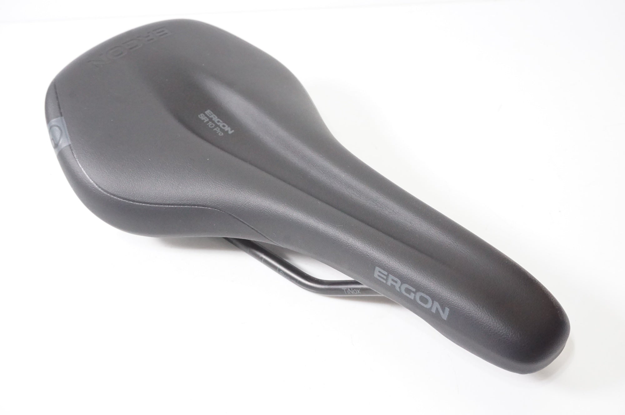 ERGON 「エルゴン」 SR 10 PRO サドル / AKIBA店