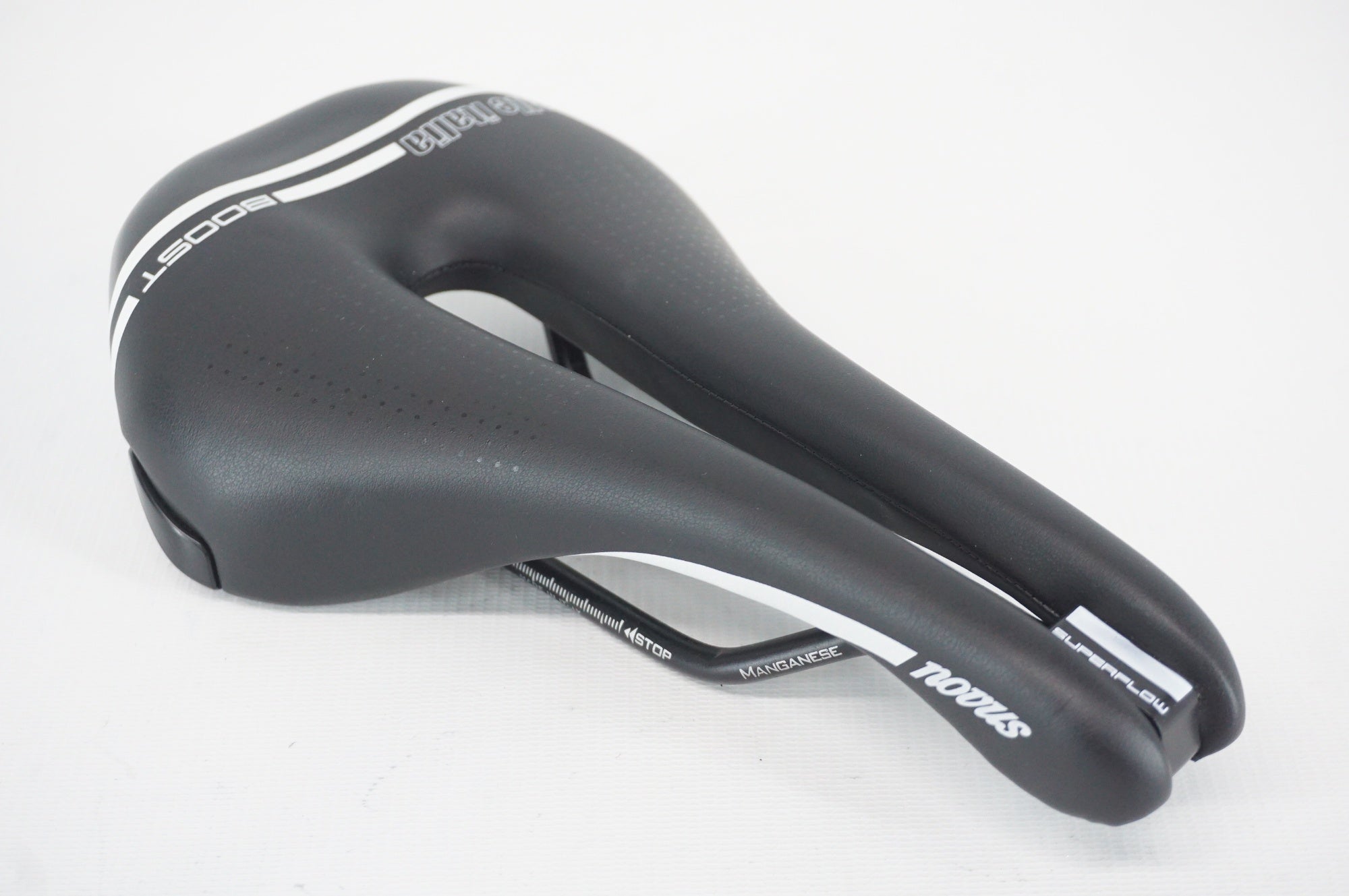 SELLE ITALIA 「セライタリア」 NOVUS BOOST SUPER FLOW サドル / 阪急塚口店