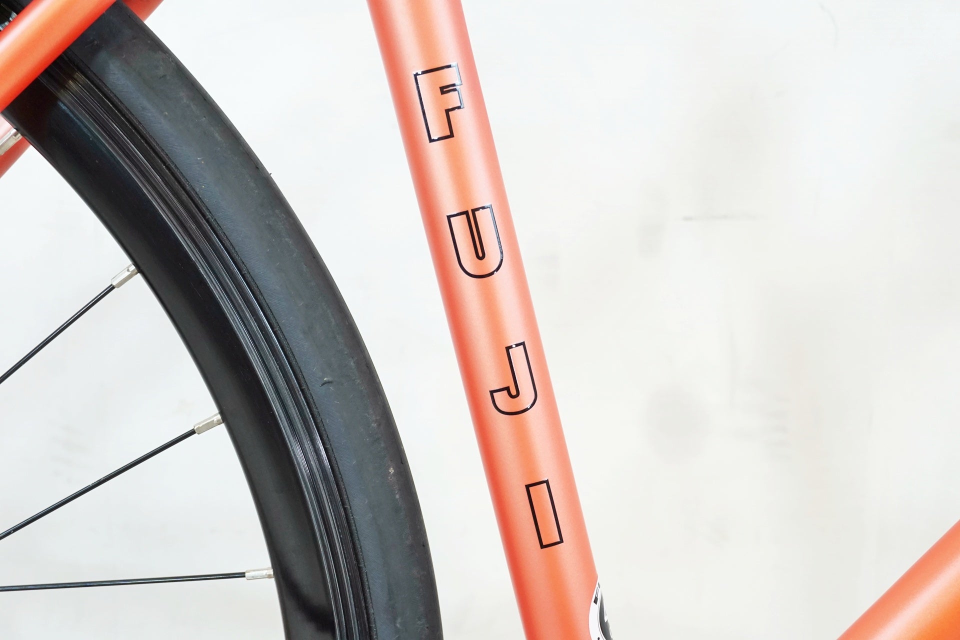 FUJI 「フジ」 FEATHER 2023年モデル ピストバイク / 有明ガーデン店