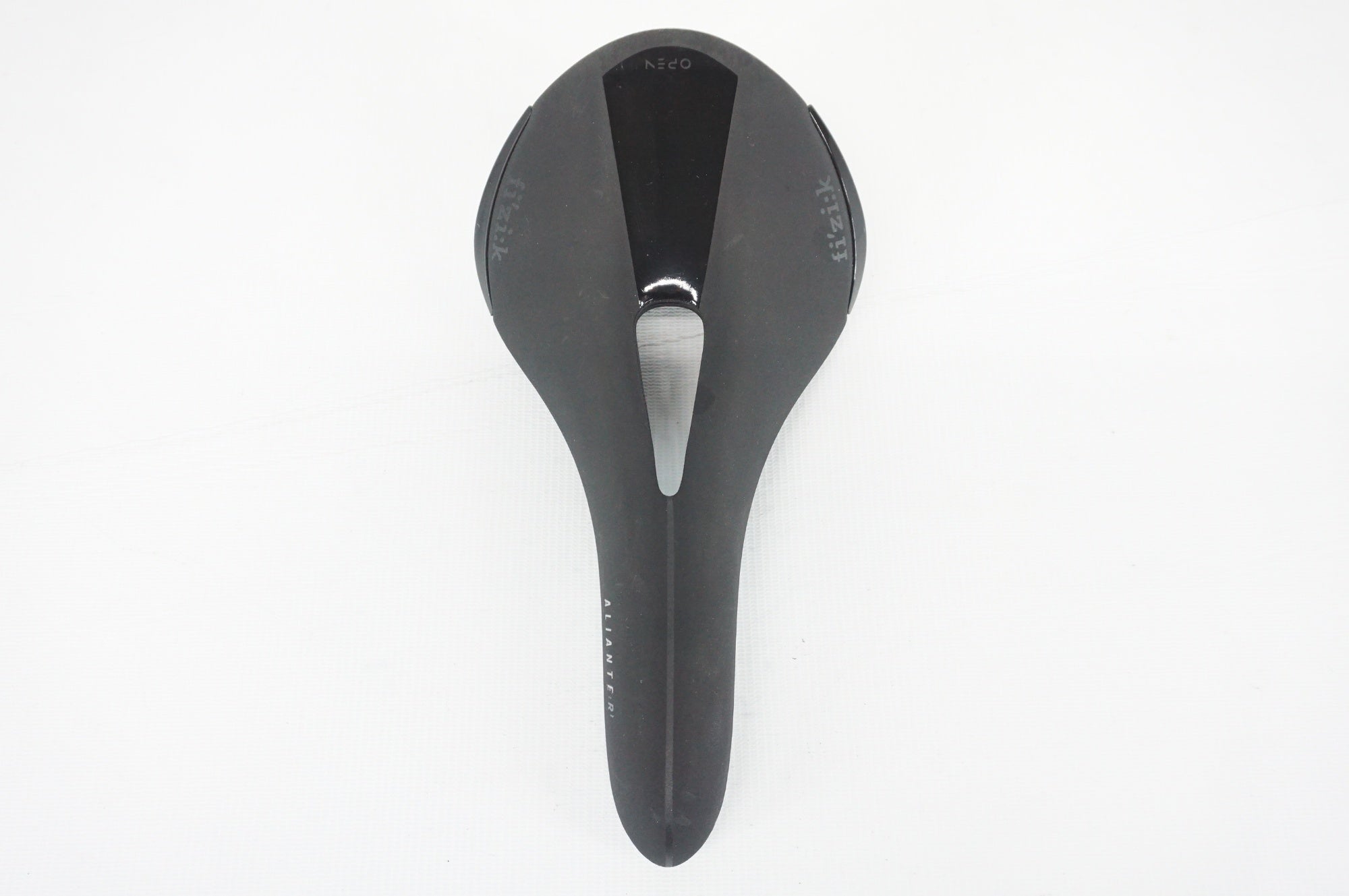 FIZIK 「フィジーク」 ALIANTE R1 OPEN サドル / 阪急塚口店