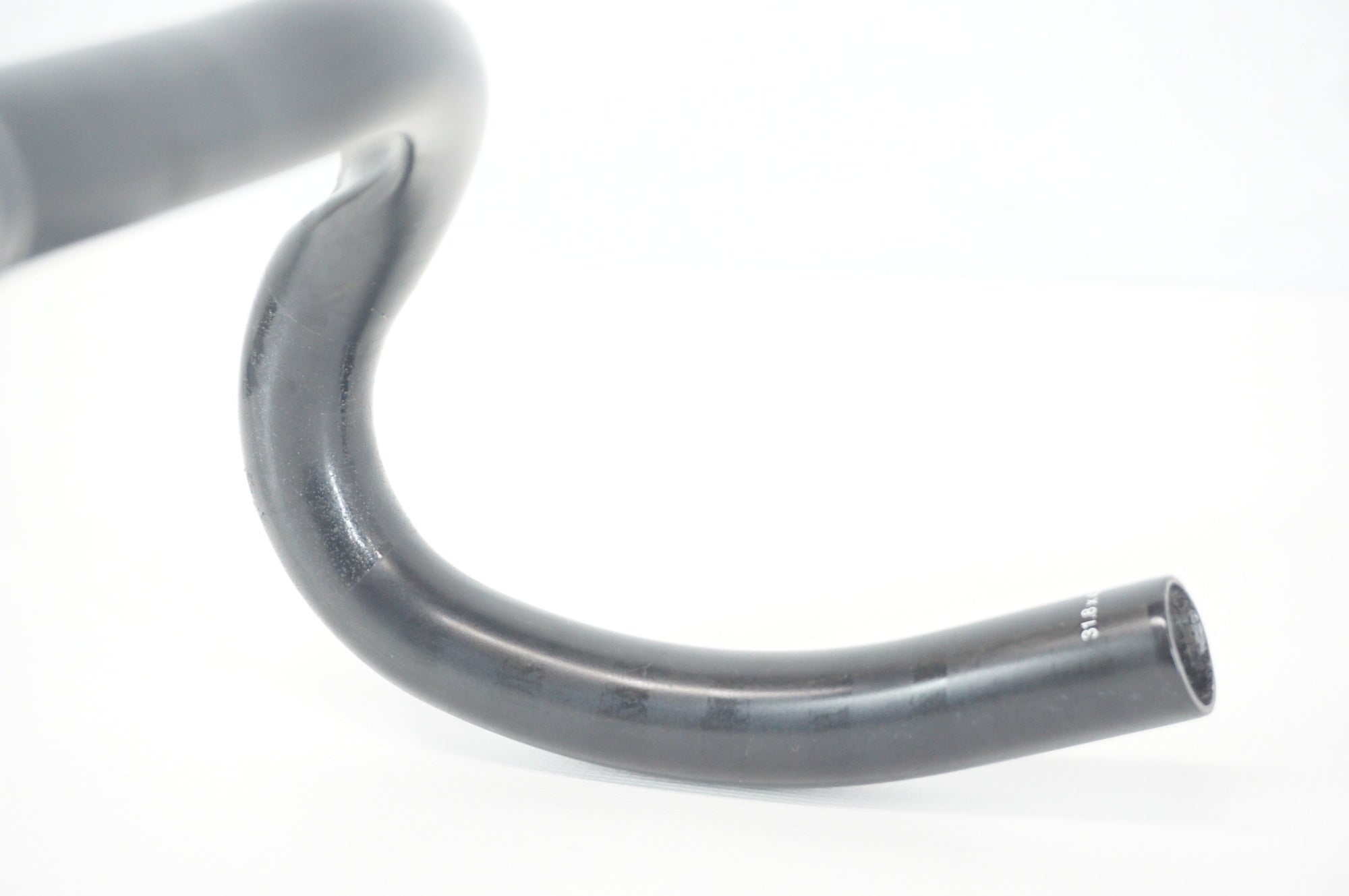 ONEBYESU 「ワンバイエス」 J-CARBON ARC Φ31.8 420mm ハンドル / 阪急塚口店