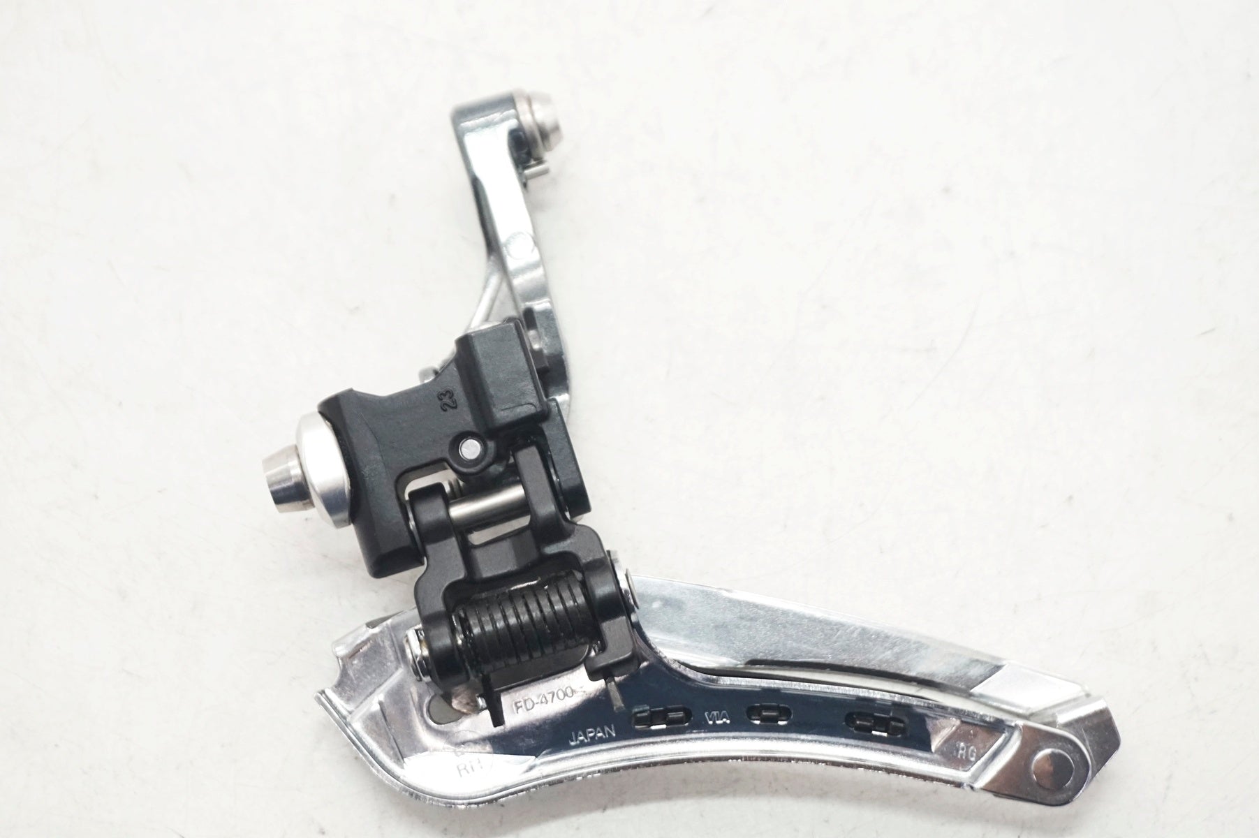 【新品未使用】シマノ フロントディレイラー Tiagra FD-4700-BＭ6 SHIMANO 「シマノ」 TIAGRA FD-4700 フロントディレイラー