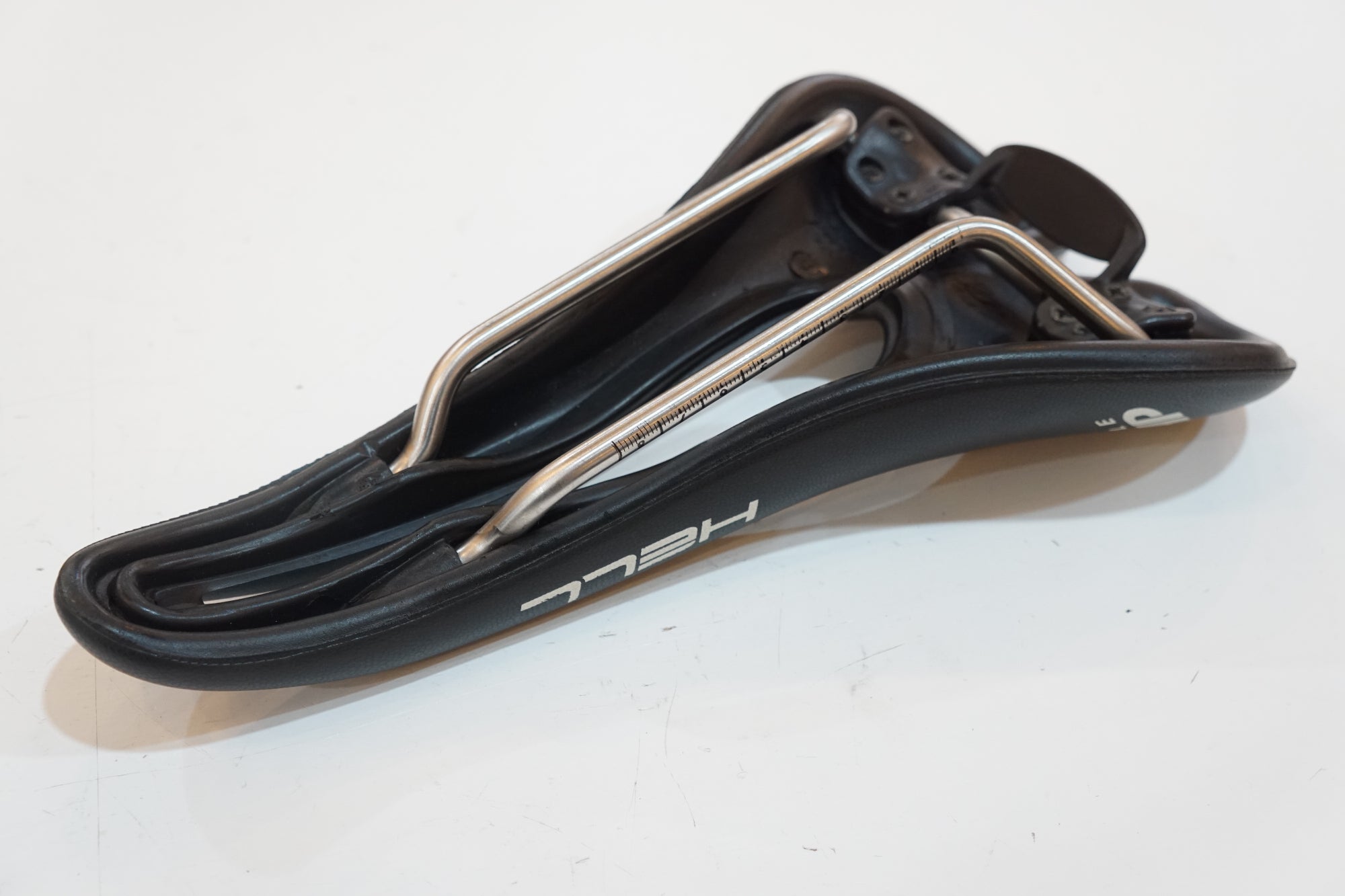 SELLE SMP 「セラ エスエムピー」 HELL サドル / バイチャリ浦和ベース