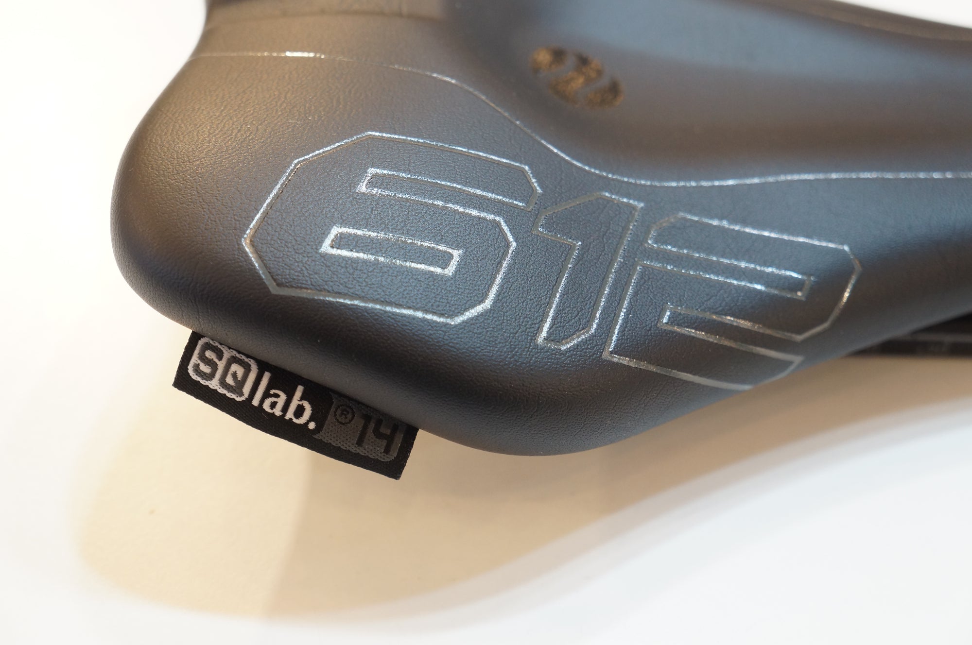 SQLAB 「エスキューラブ」 612 カーボンレール サドル / バイチャリ浦和ベース