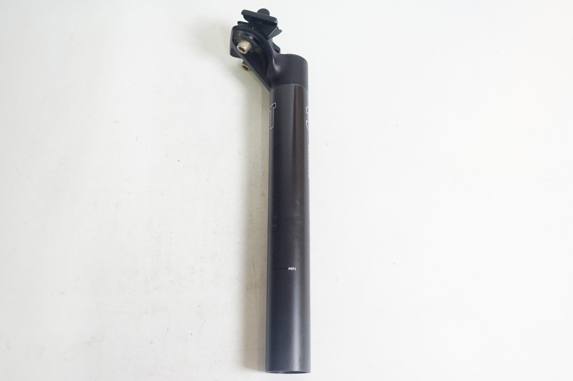 3T 「スリーティ」 STYLUS 25 TEAM φ31.6 250mm シートポスト / 熊谷