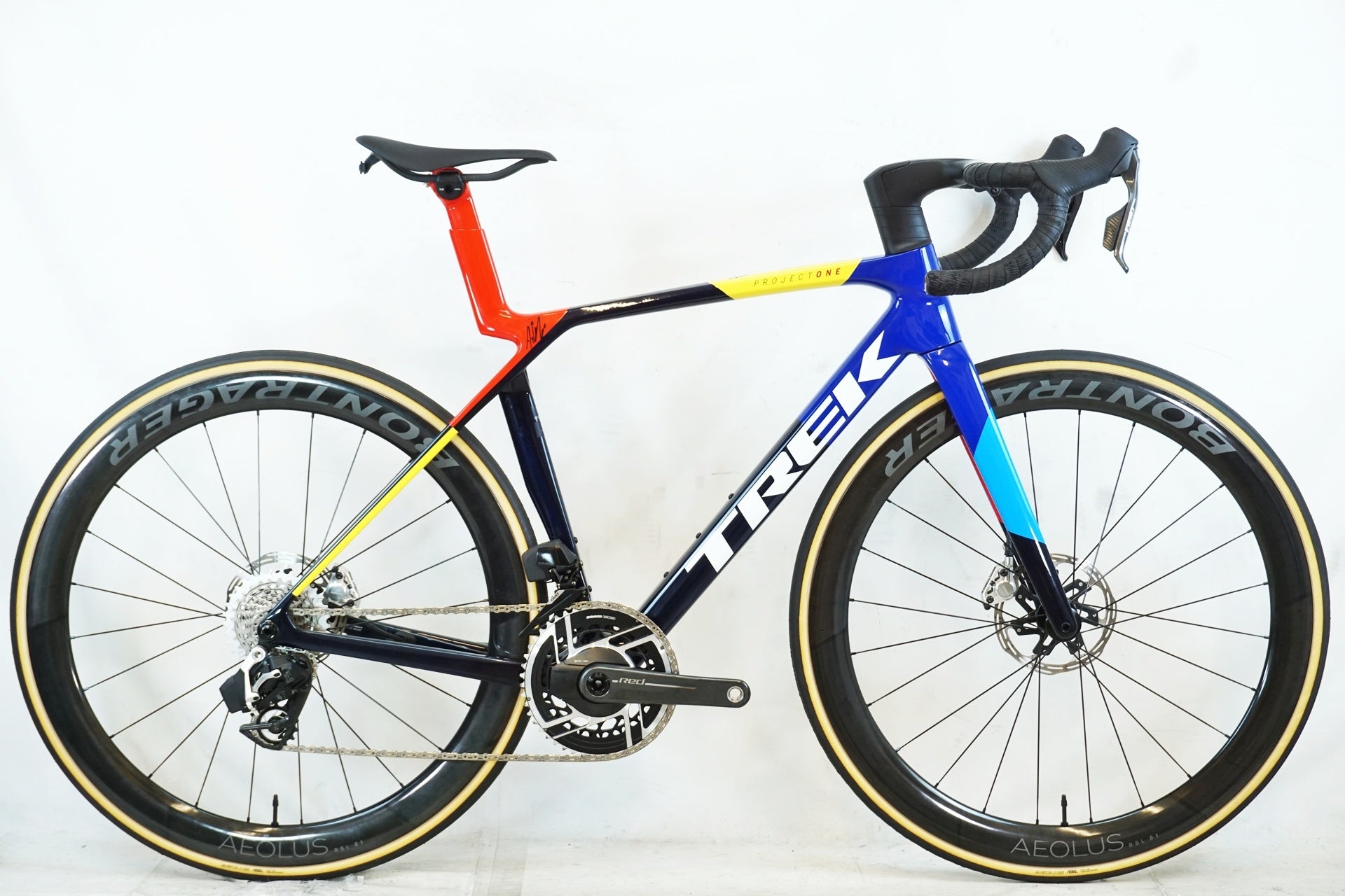TREK 「トレック」 MADONE SLR9 AXS GEN8 2025年モデル ロードバイク / 有明ガーデン店
