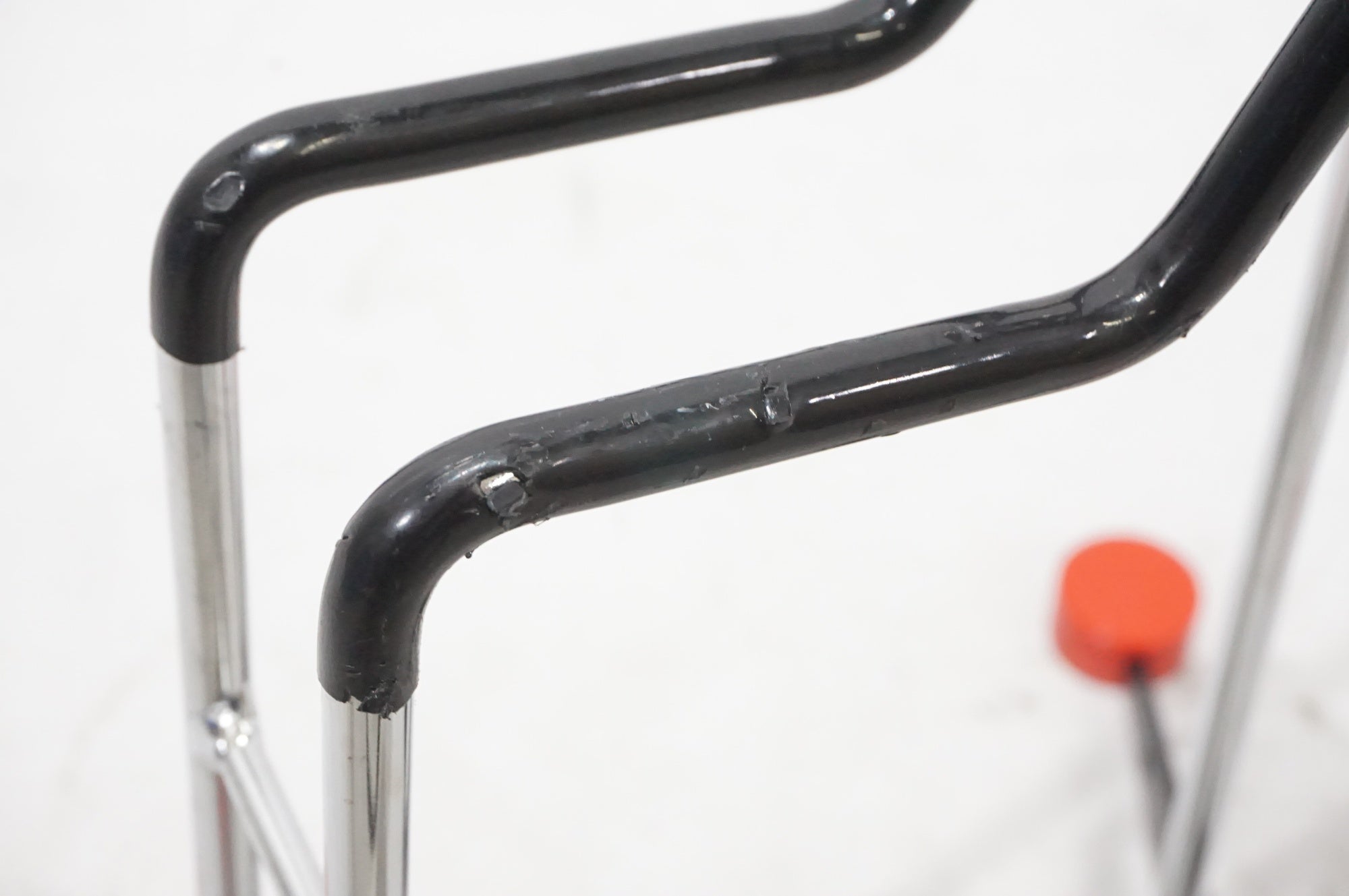 iWA 「イワ」 ディスプレイスタンド / AKIBA店