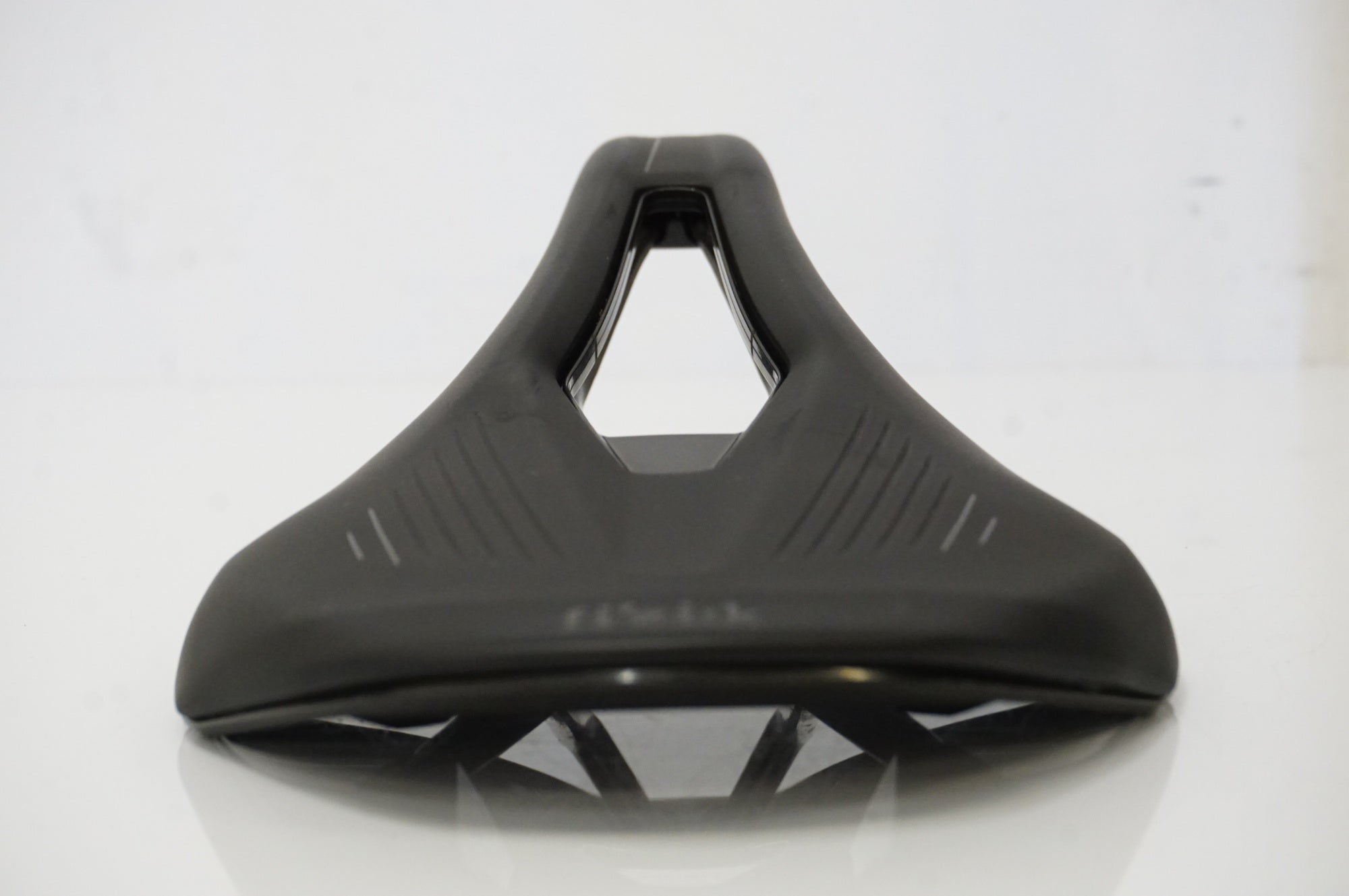 FIZIK 「フィジーク」 VENTO ARGO R1 サドル / 浜松店