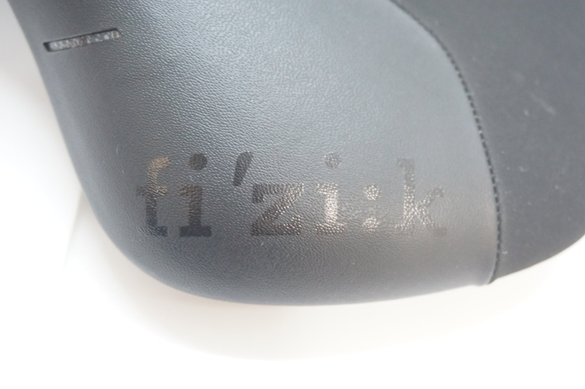 FIZIK 「フィジーク」 ANTARES R1 カーボンレール サドル / 福岡