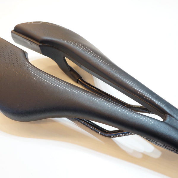 SELLE ITALIA 「セラ イタリア」 SP-01 BOOST MANGANESE サドル